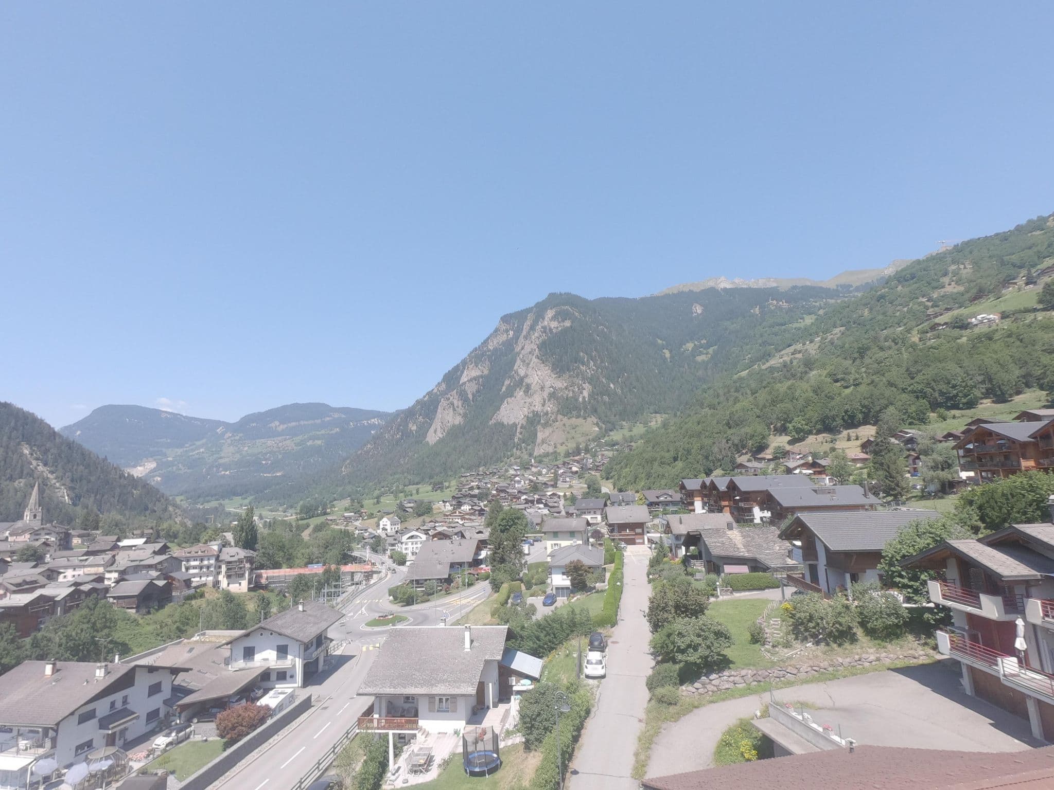 Street view near Chalet L'échappée belle, Bagnes — © frankvival (CC BY-SA · Mapillary)