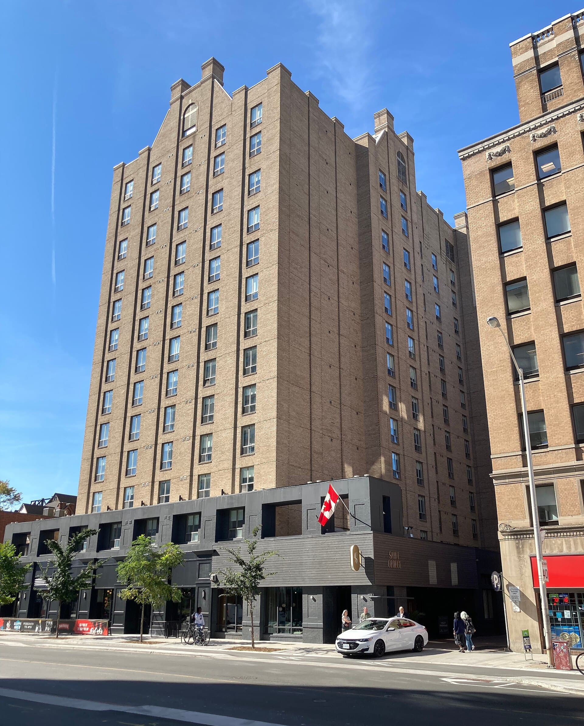 Kimpton Saint George Hotel (via Wikimedia Commons, CC BY 4.0)