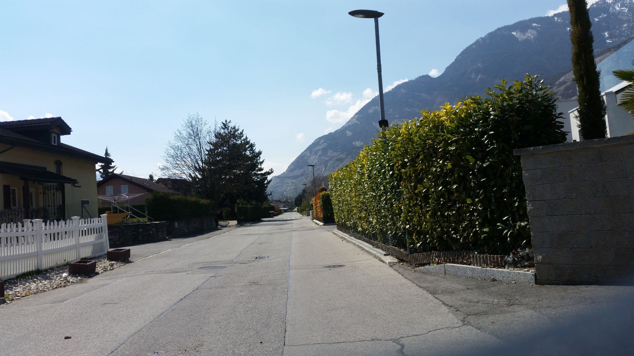 Street view near Moren Madeleine (-Praz), Vétroz — © keigan (CC BY-SA · Mapillary)