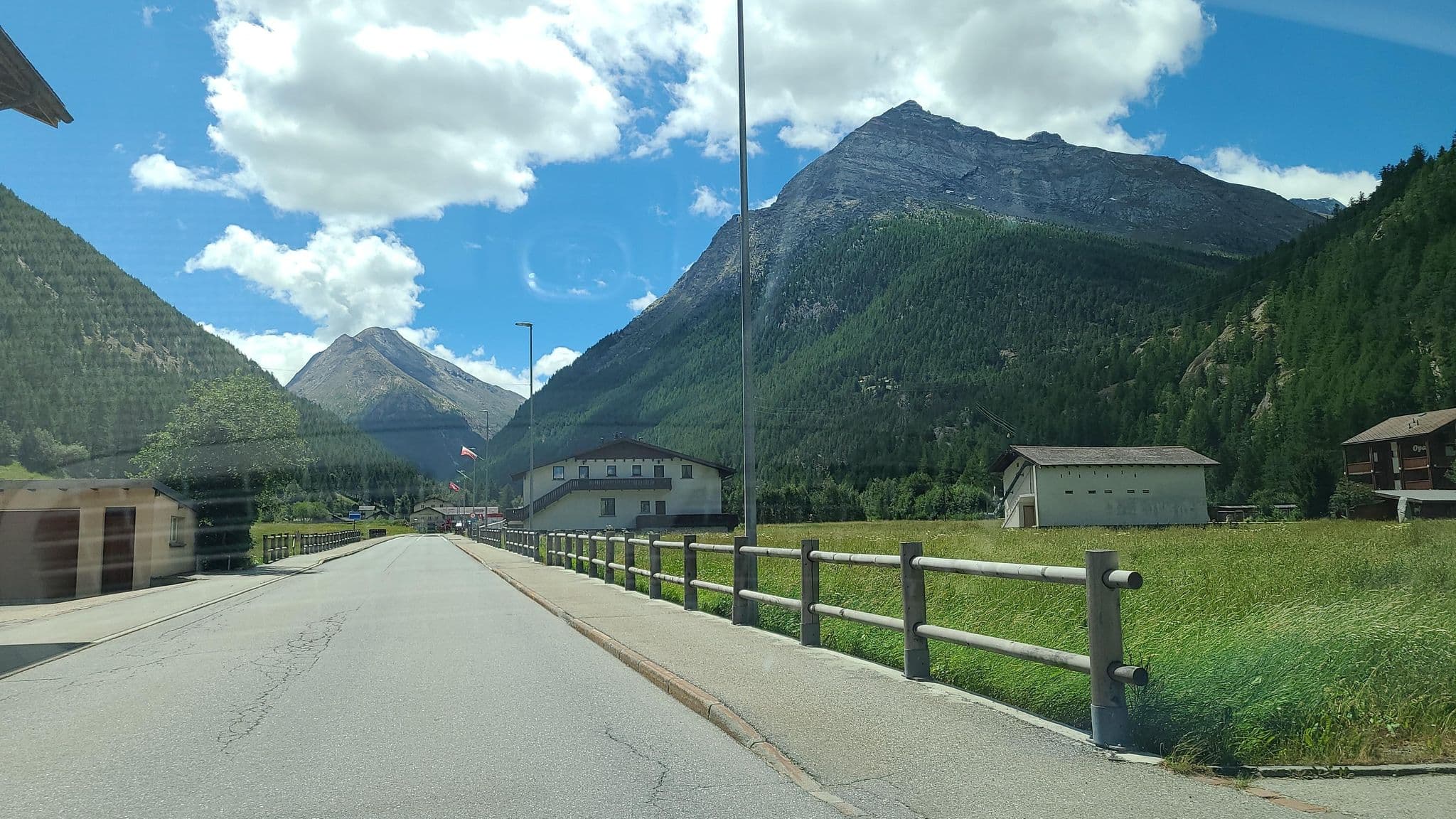 Street view near Hotel Atlas, Saas-Grund — © chrisbeddow (CC BY-SA · Mapillary)