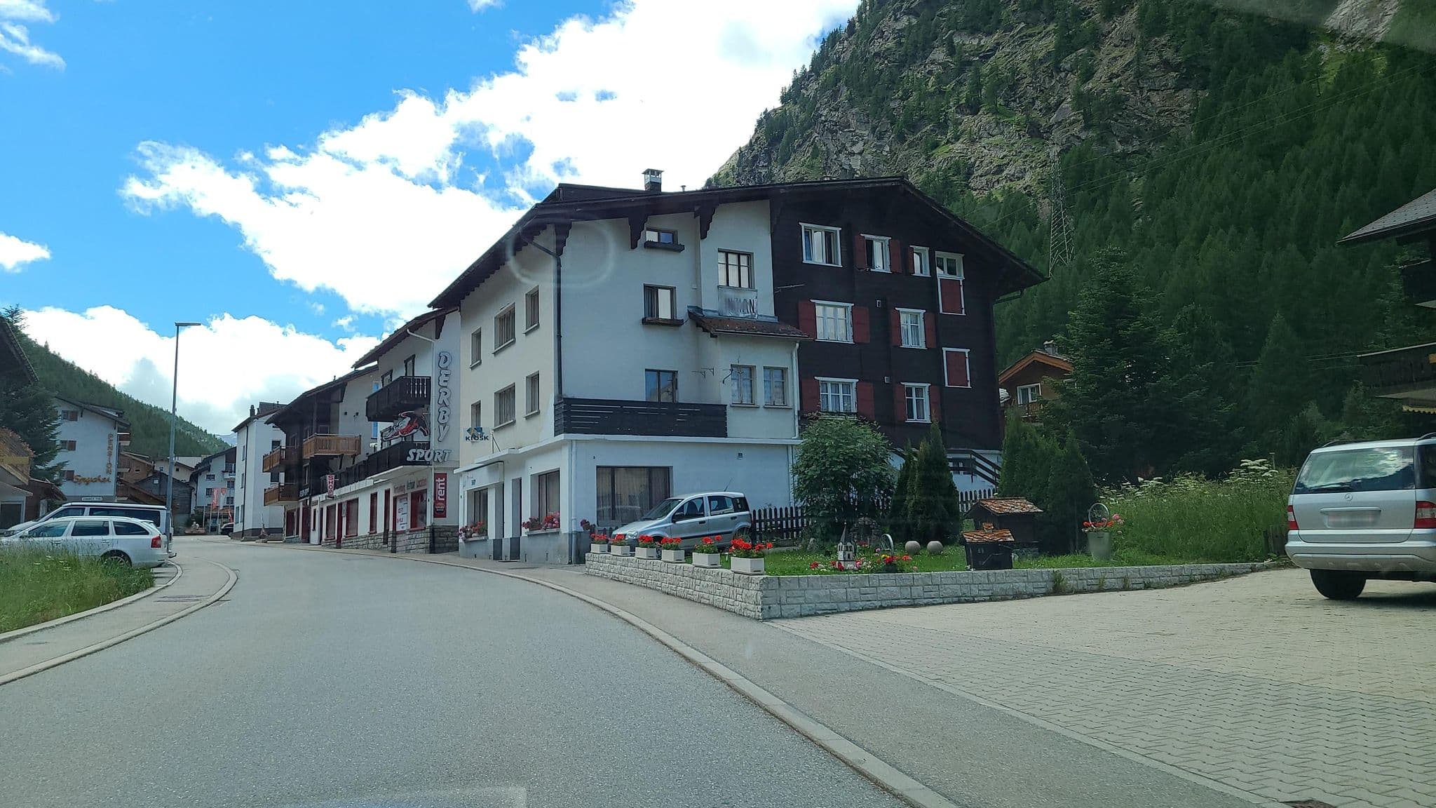 Street view near Apartment Wasserfall, Saas-Fee — © chrisbeddow (CC BY-SA · Mapillary)