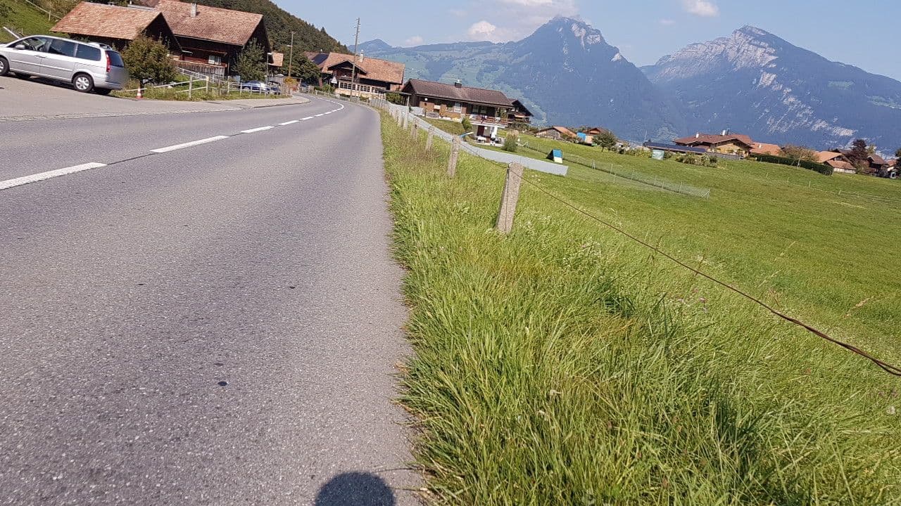 Street view near Baergsunne, Spiez — © trac71 (CC BY-SA · Mapillary)
