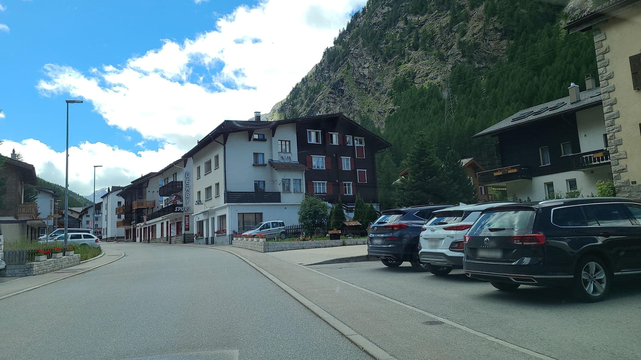 Street view near Haus Mondelli, Saas-Fee — © chrisbeddow (CC BY-SA · Mapillary)