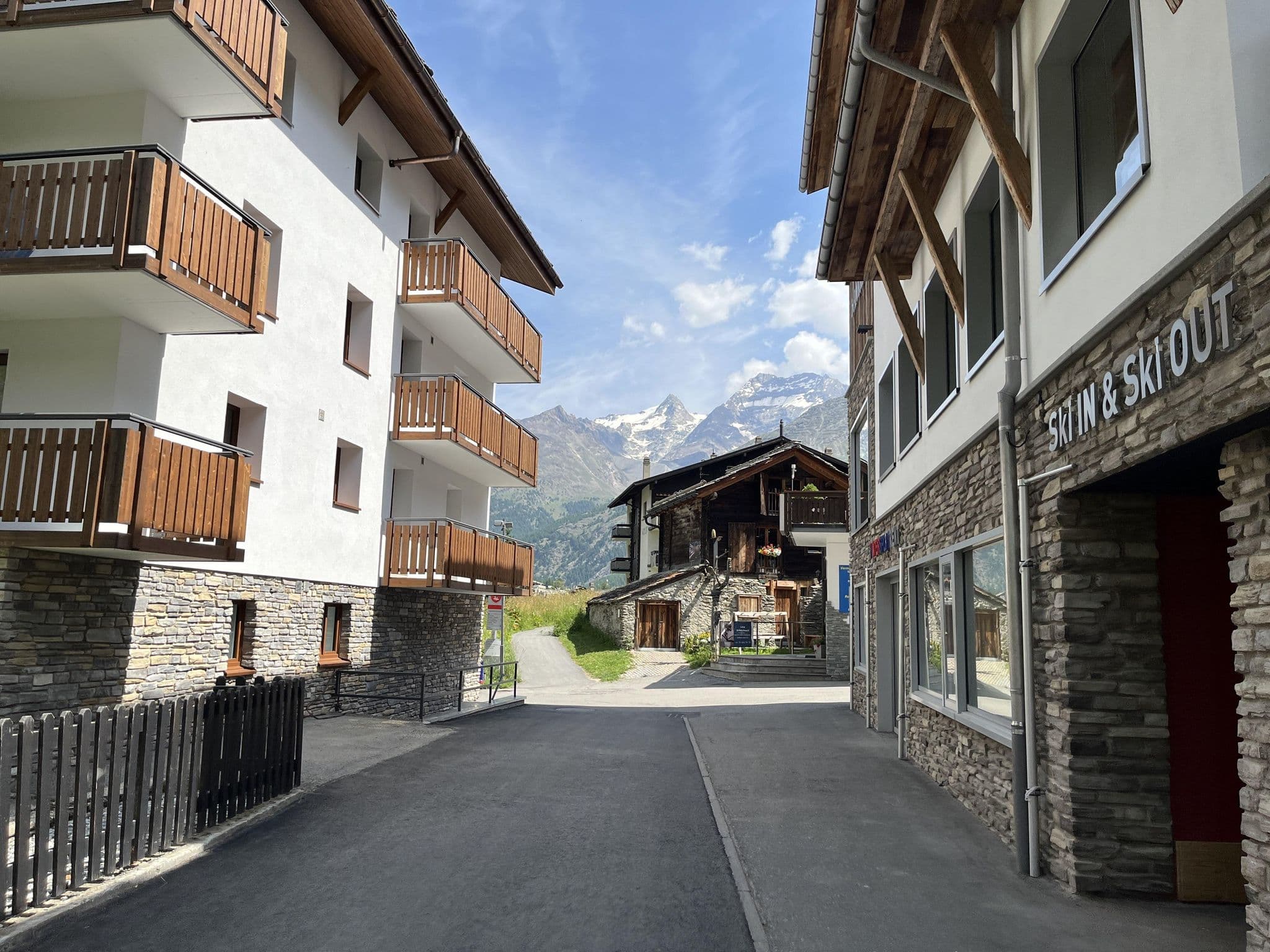 Street view near Hotel Derby, Saas-Fee — © kulmalukko (CC BY-SA · Mapillary)