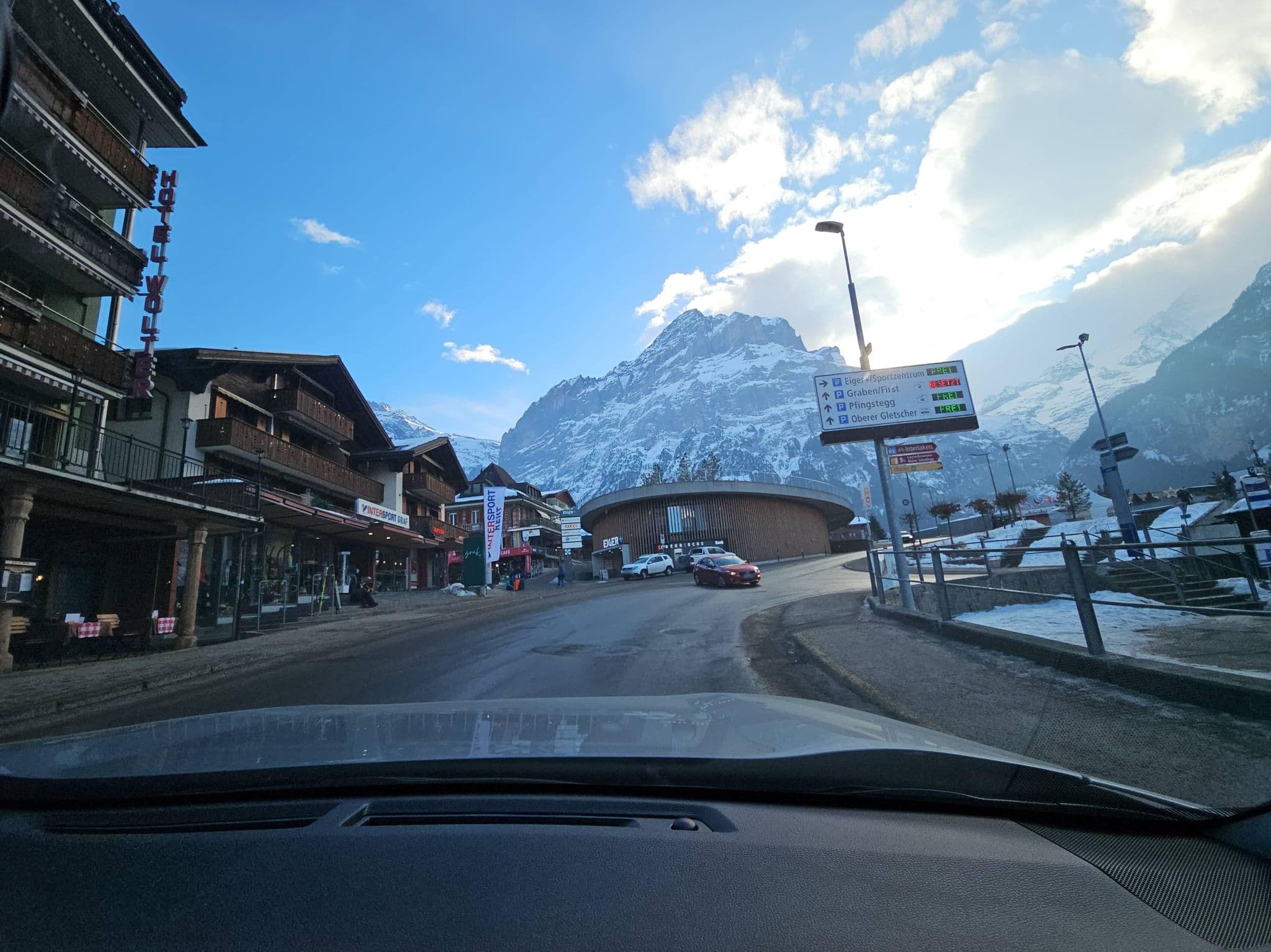 Street view near Hotel Bernerhof, Grindelwald — © Yha1 (CC BY-SA · Mapillary)