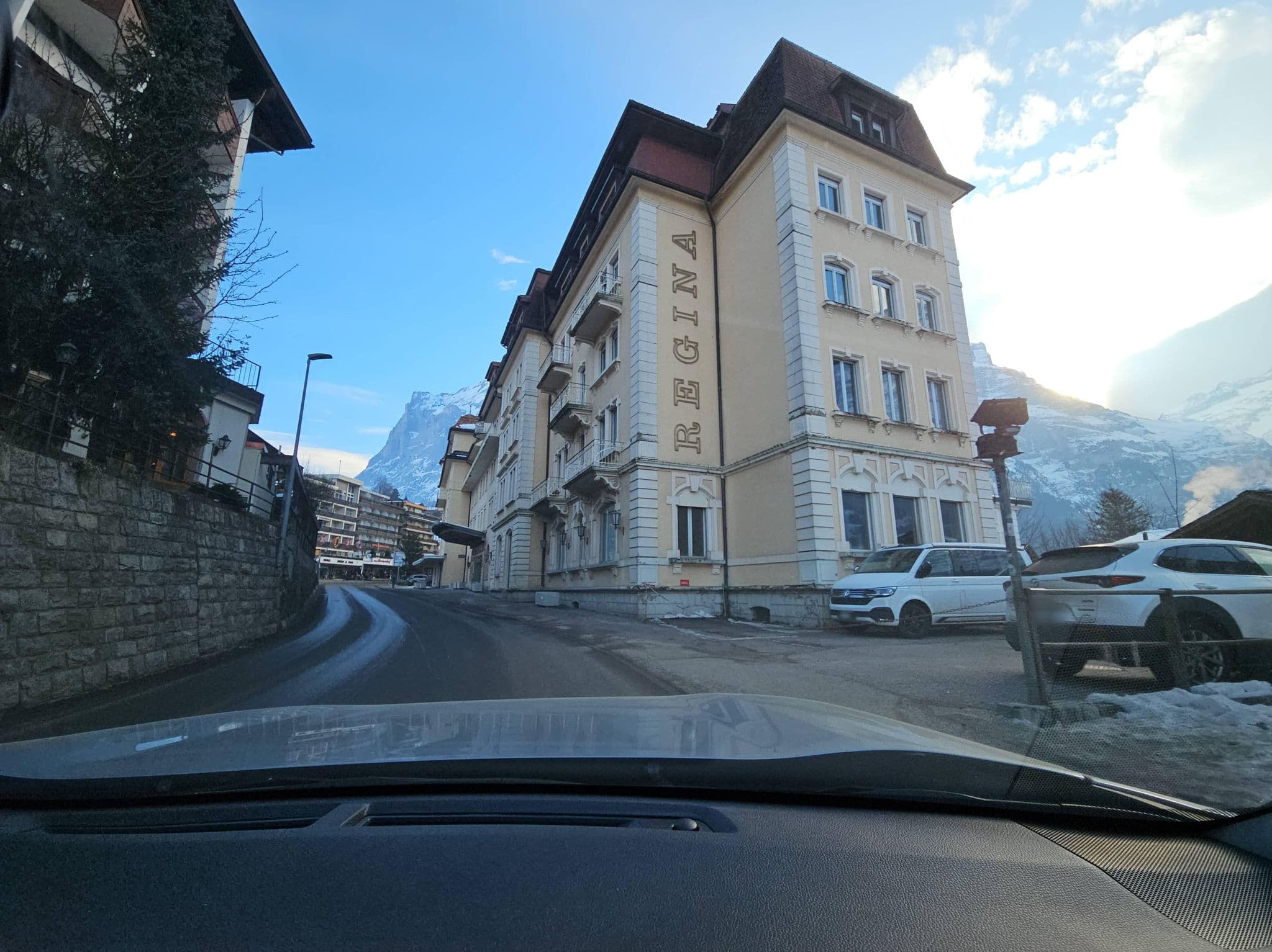 Street view near Hotel  Steinbock AG, Grindelwald — © Yha1 (CC BY-SA · Mapillary)