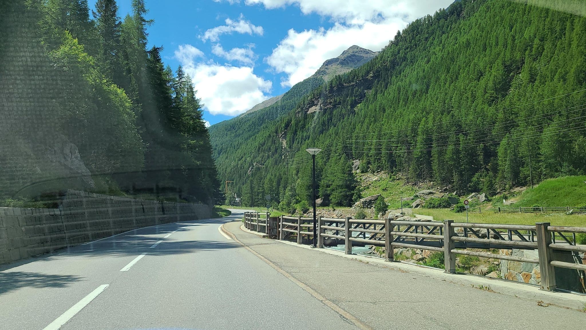 Street view near Zur Vispu, Saas-Grund — © chrisbeddow (CC BY-SA · Mapillary)