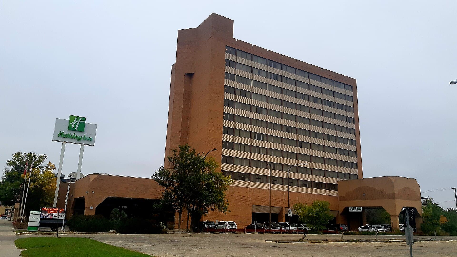 Holiday Inn Winnipeg South (via Wikimedia Commons, CC BY-SA 4.0)