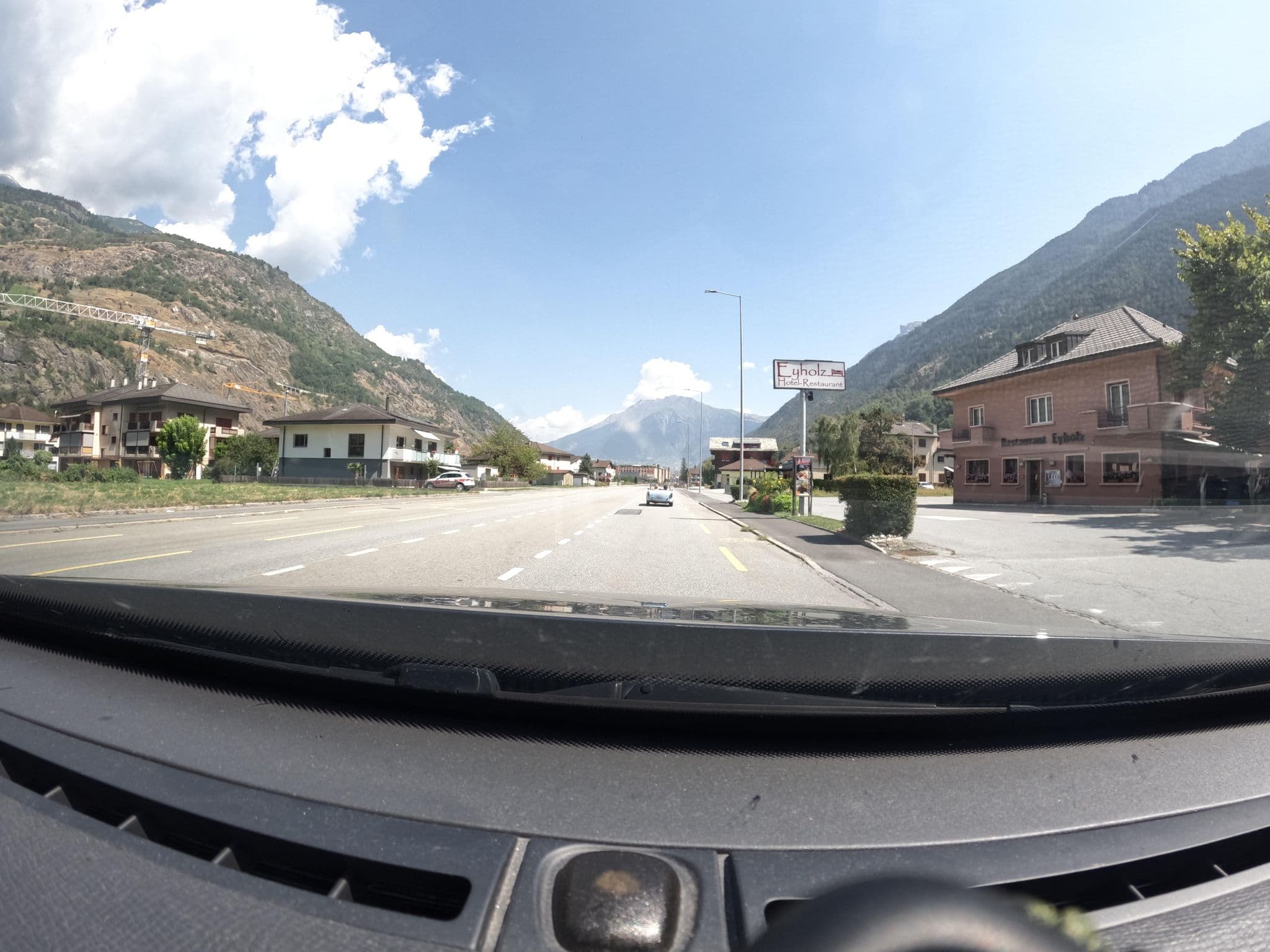 Street view near Restaurant Eyholz, Visp — © vinisa (CC BY-SA · Mapillary)