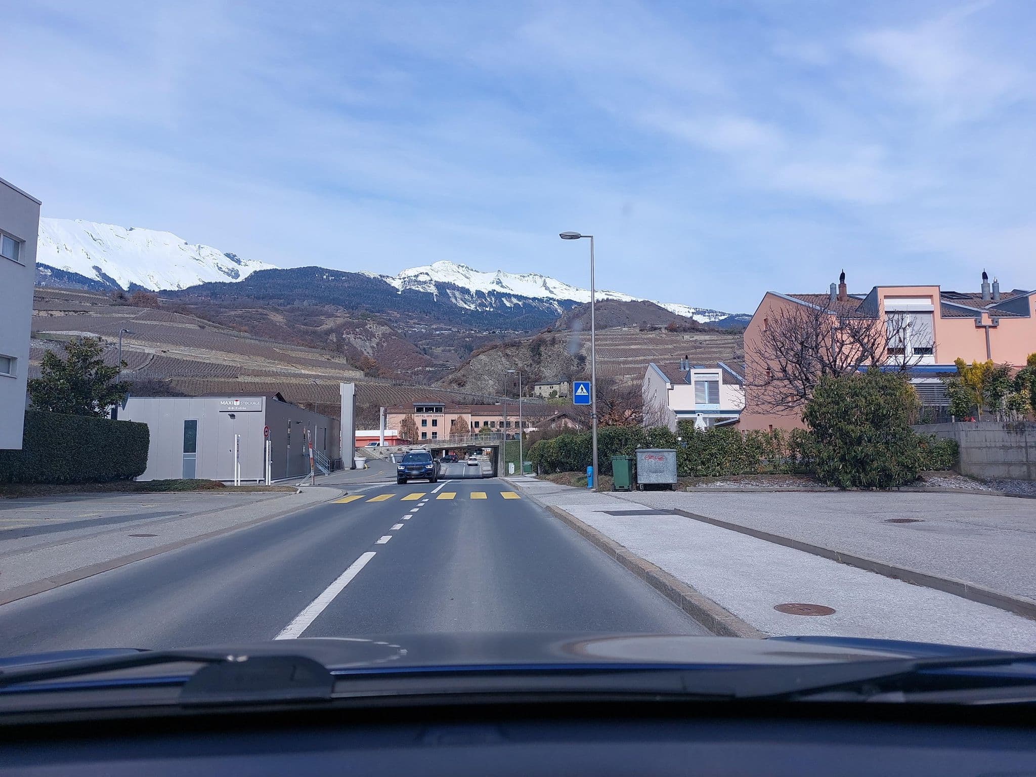 Street view near Les Routes de la Soie, Saint-Léonard — © Balbenar (CC BY-SA · Mapillary)