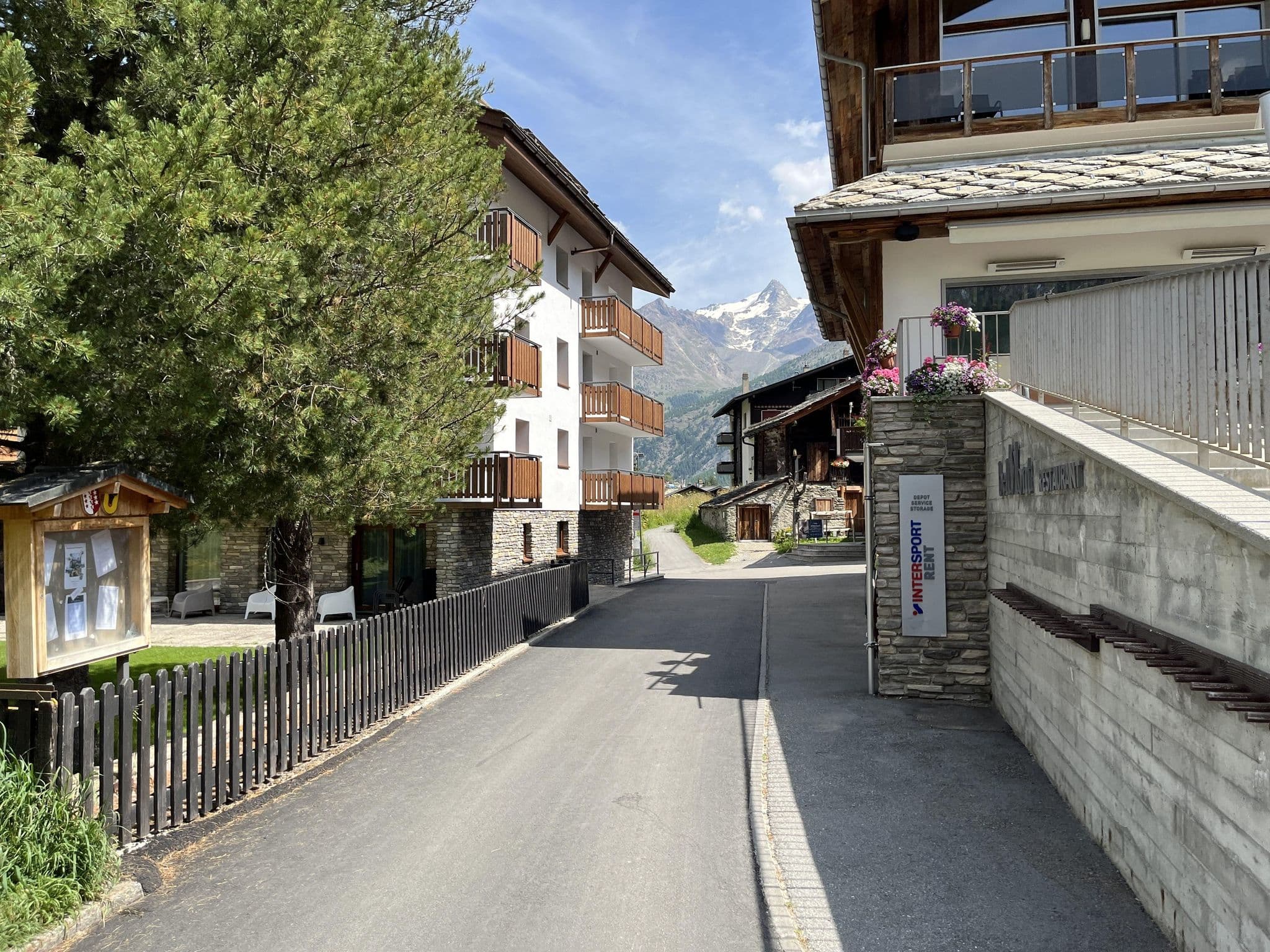 Street view near Appartments Belmont - Waldrand, Saas-Fee — © kulmalukko (CC BY-SA · Mapillary)