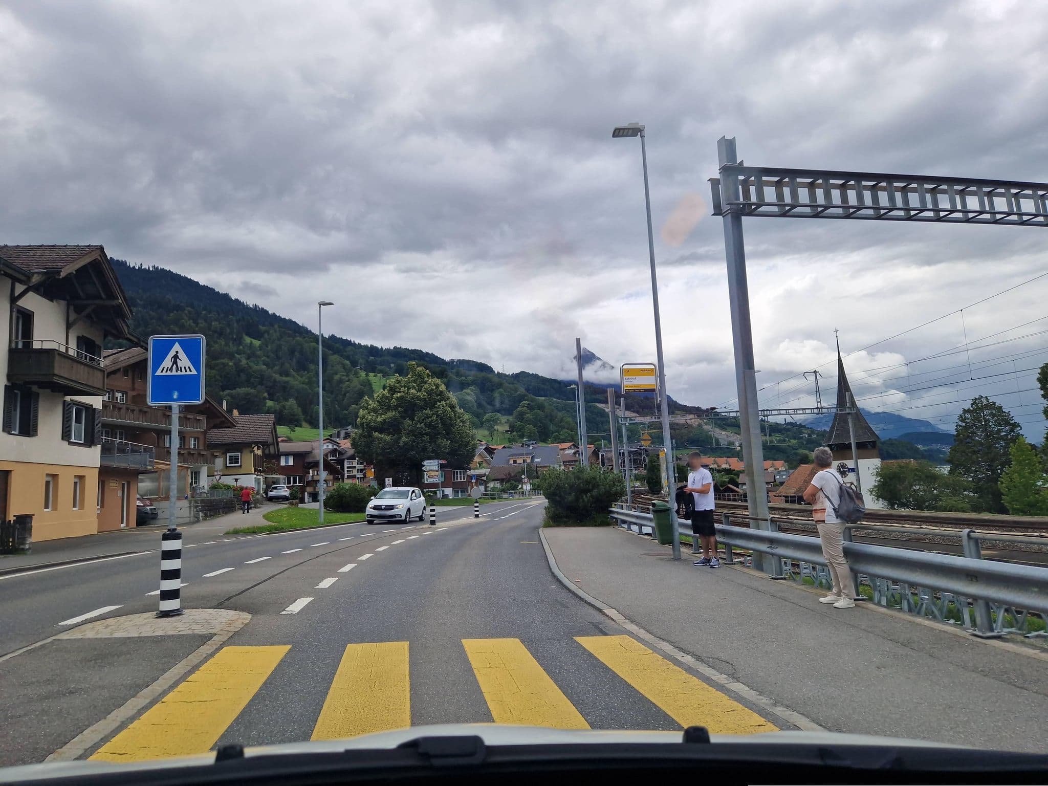 Street view near Hotel Garni Rosengärtli, Beatenberg — © chrisbeddow (CC BY-SA · Mapillary)
