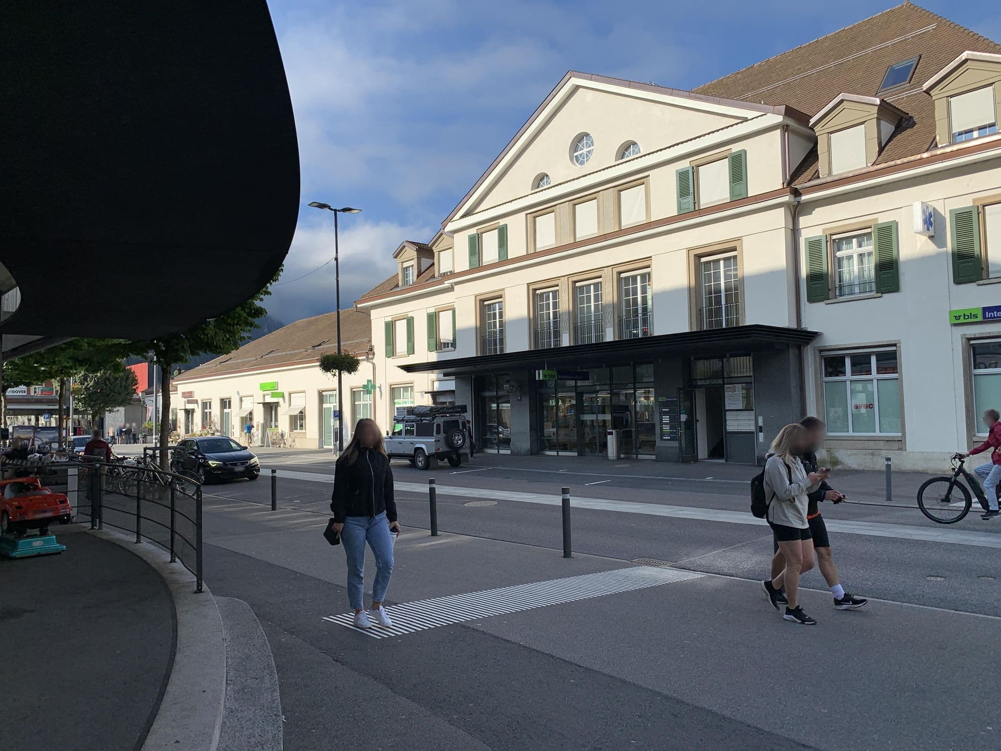 Street view near Eden Nova, Unterseen — © robot8a (CC BY-SA · Mapillary)
