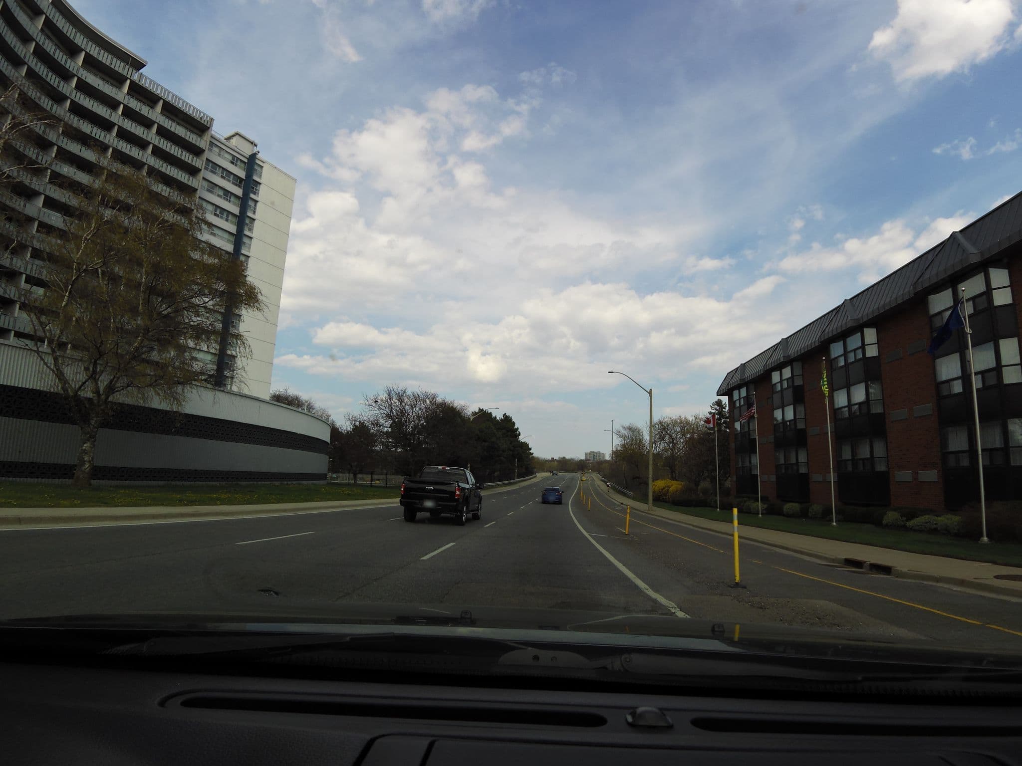 Street view near Visitors Inn, Hamilton — © kevo (CC BY-SA · Mapillary)