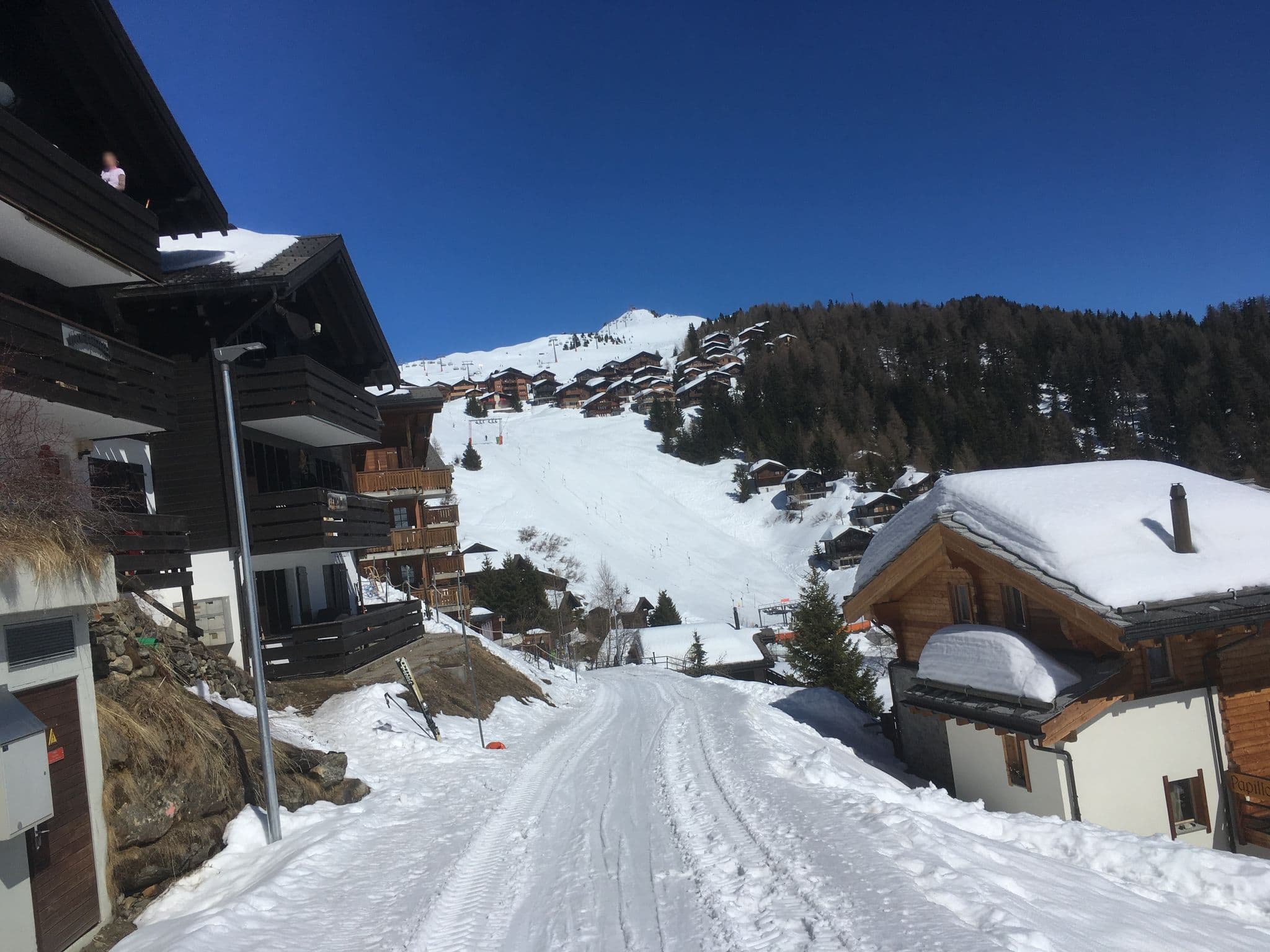 Street view near Alpenglühn, Fiesch — © habi (CC BY-SA · Mapillary)