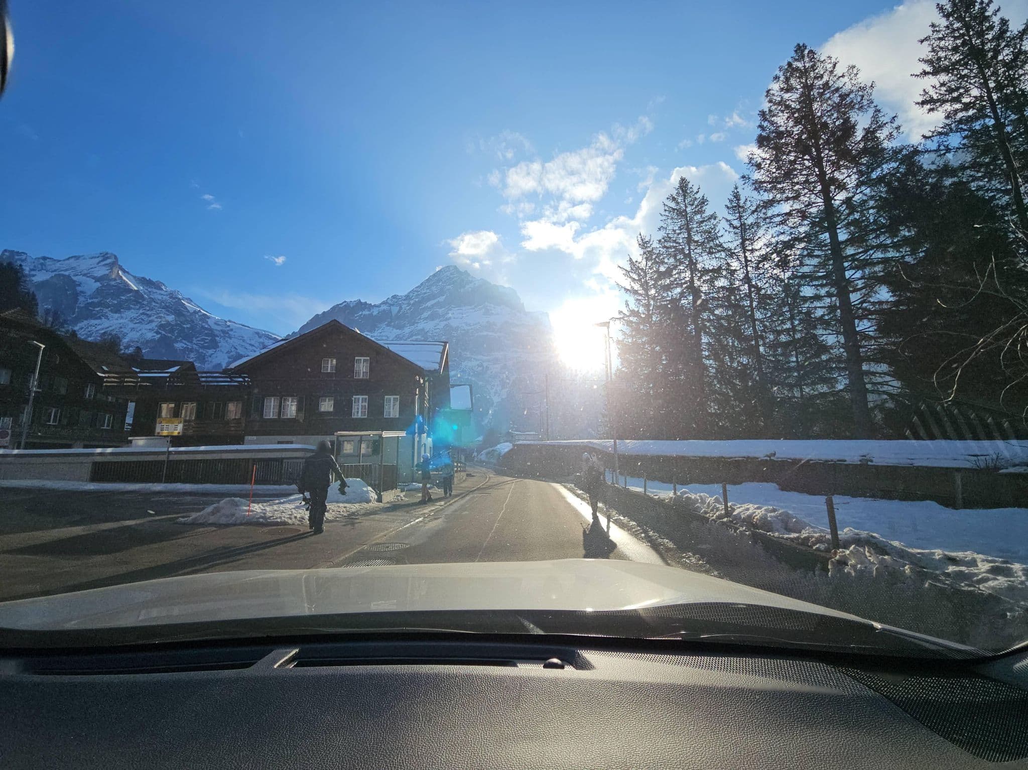 Street view near Chalet Alpenglühn, Grindelwald — © Yha1 (CC BY-SA · Mapillary)