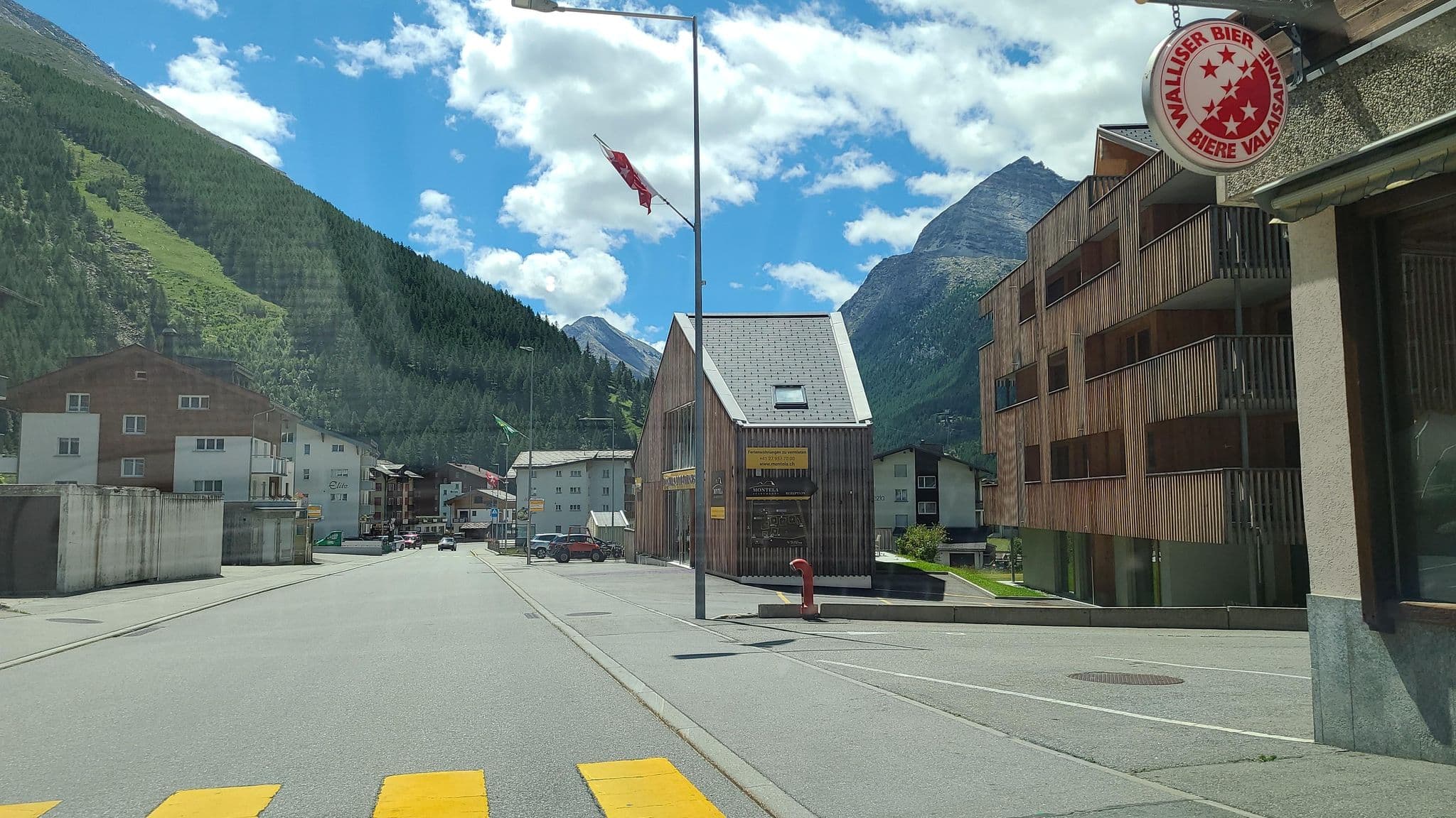 Street view near Hotel Edem, Saas-Grund — © chrisbeddow (CC BY-SA · Mapillary)