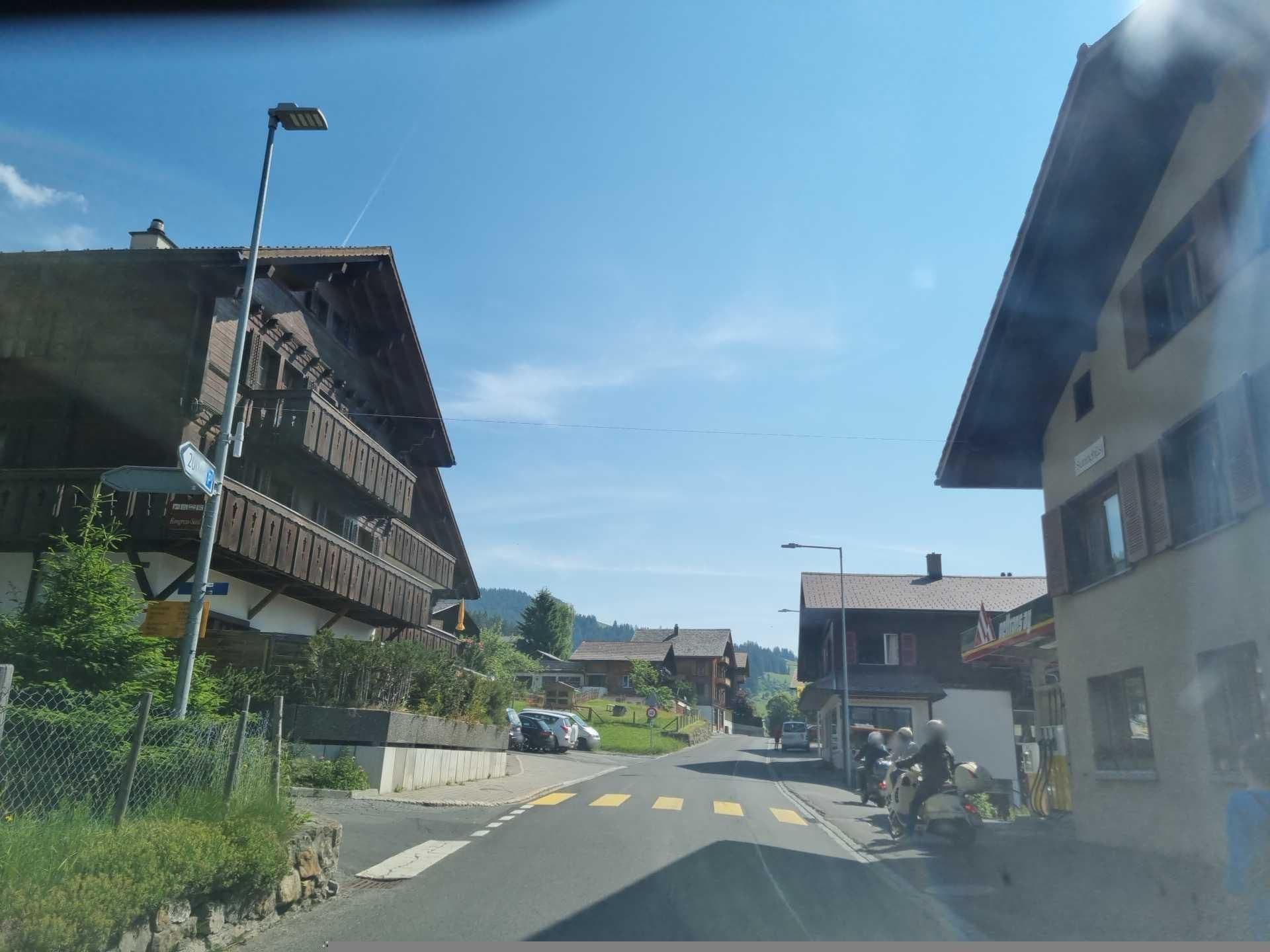 Street view near Hotel Garni Eiger, Beatenberg — © Yha1 (CC BY-SA · Mapillary)