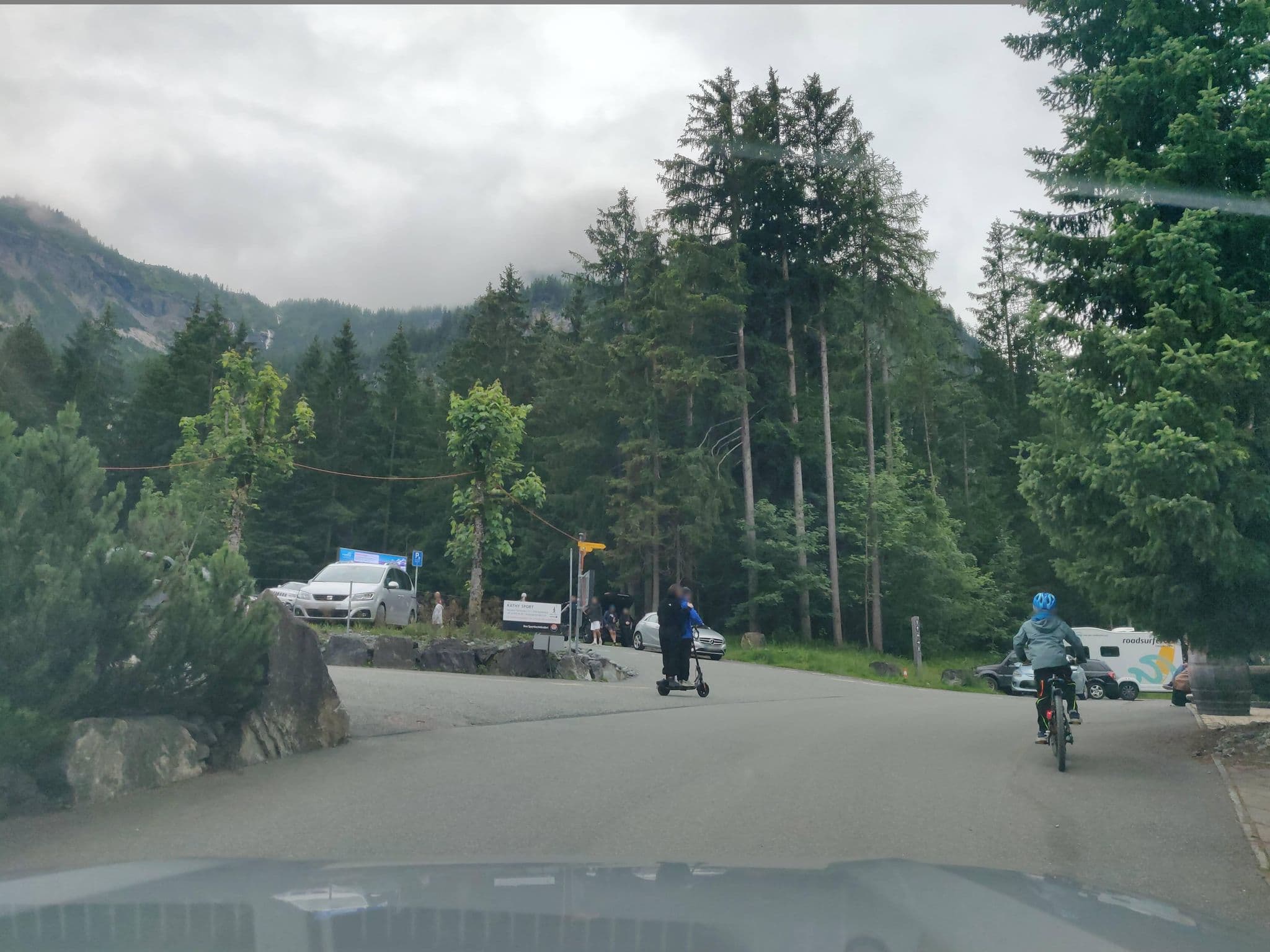 Street view near Hotel Ermitage, Karl Bieri, Kandersteg — © Yha1 (CC BY-SA · Mapillary)