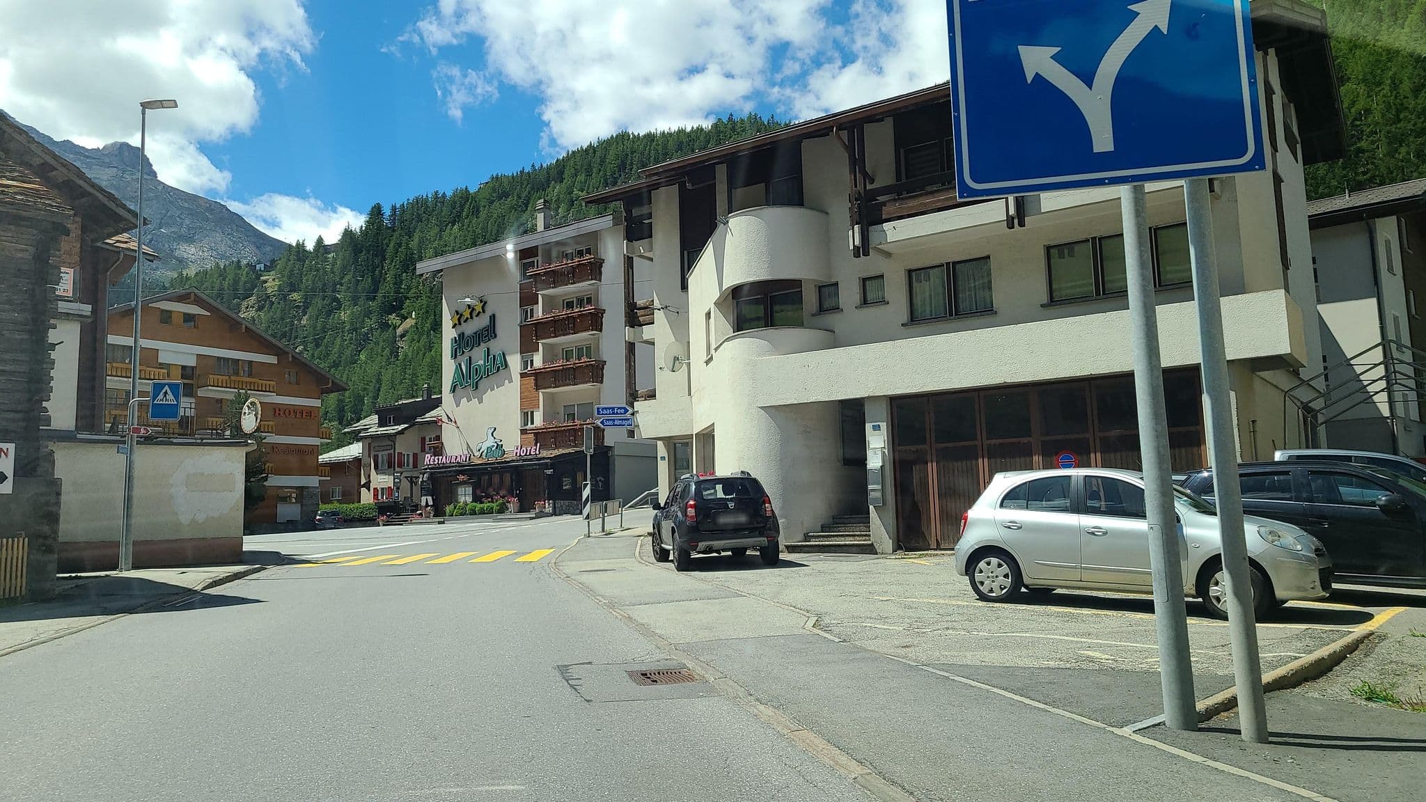 Street view near Haus Bodmen, Saas-Grund — © chrisbeddow (CC BY-SA · Mapillary)