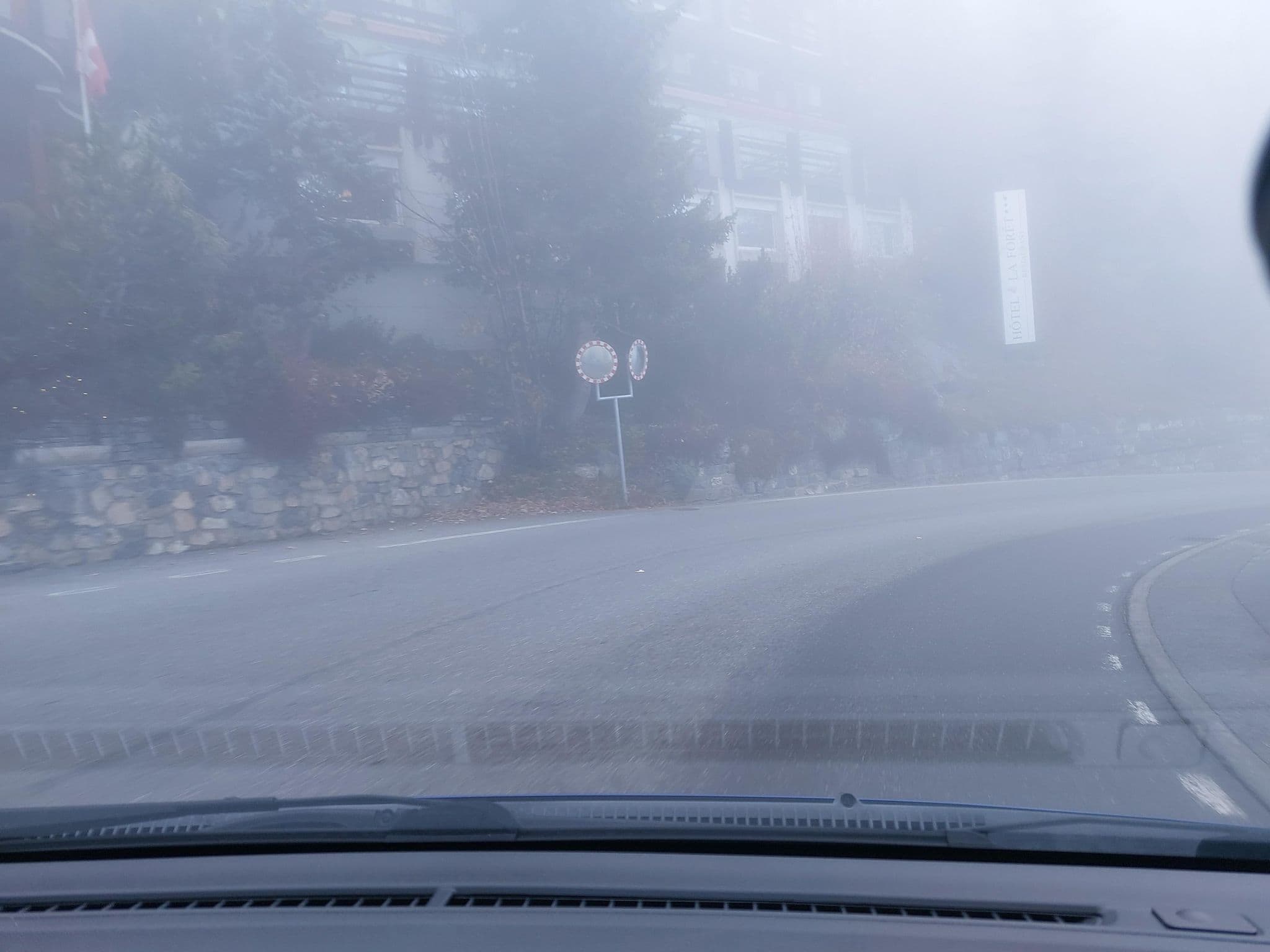 Street view near Hôtel de la Forêt, Montana — © Balbenar (CC BY-SA · Mapillary)