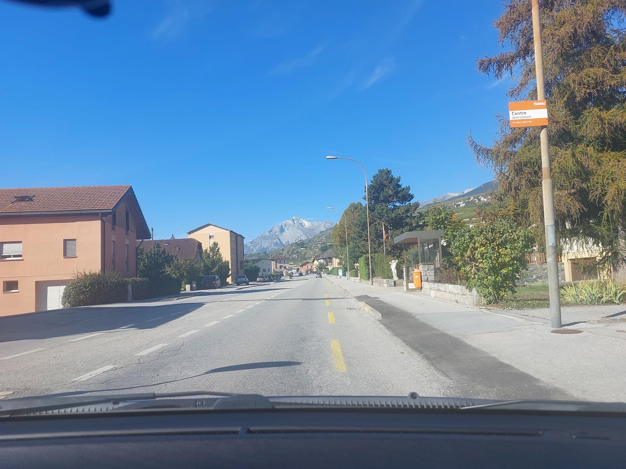 Street view near O bon p'tit bonheur, Saint-Léonard — © Balbenar (CC BY-SA · Mapillary)