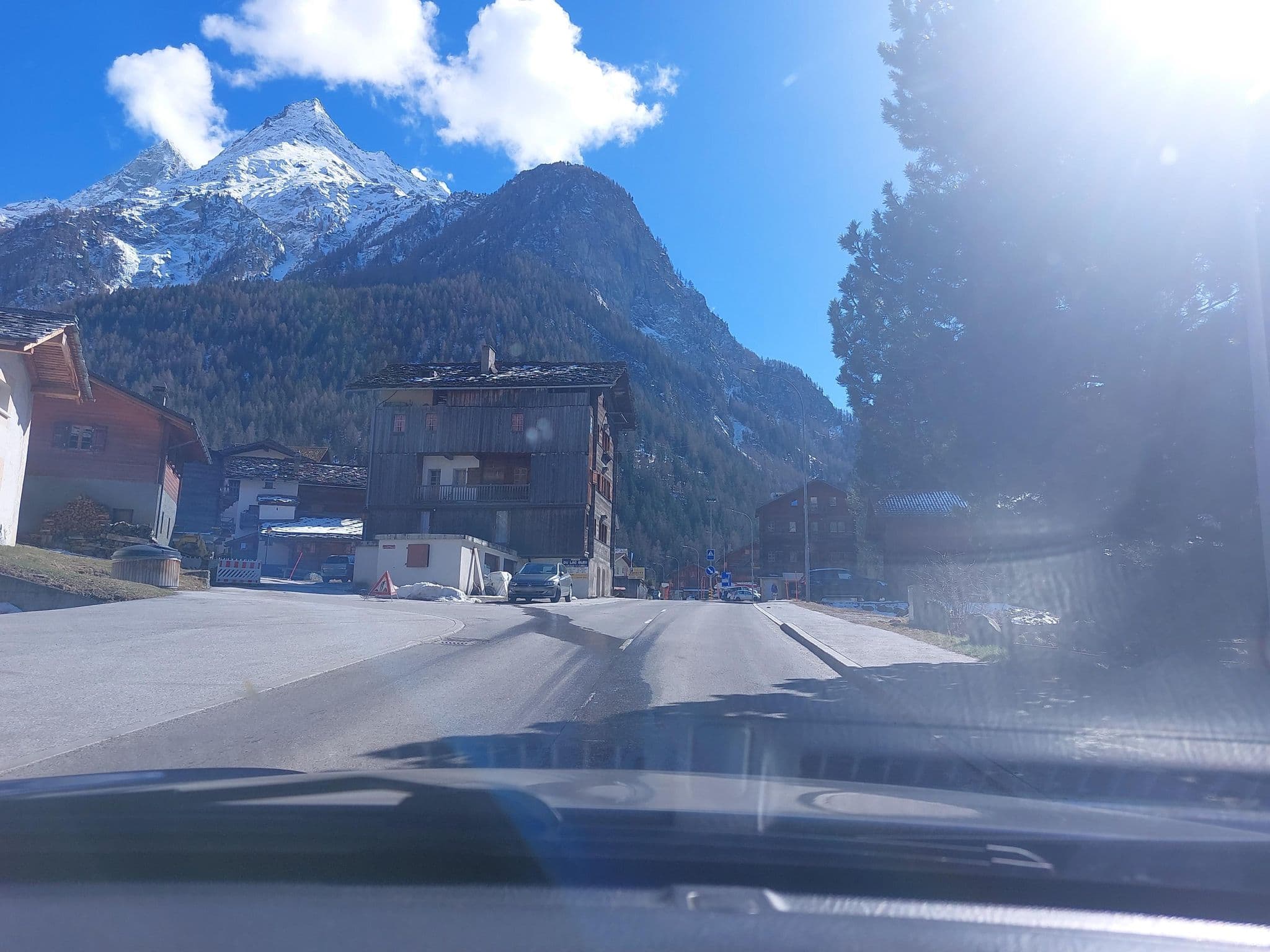 Street view near Hotel Restaurant les Mélèzes, Evolène — © Balbenar (CC BY-SA · Mapillary)