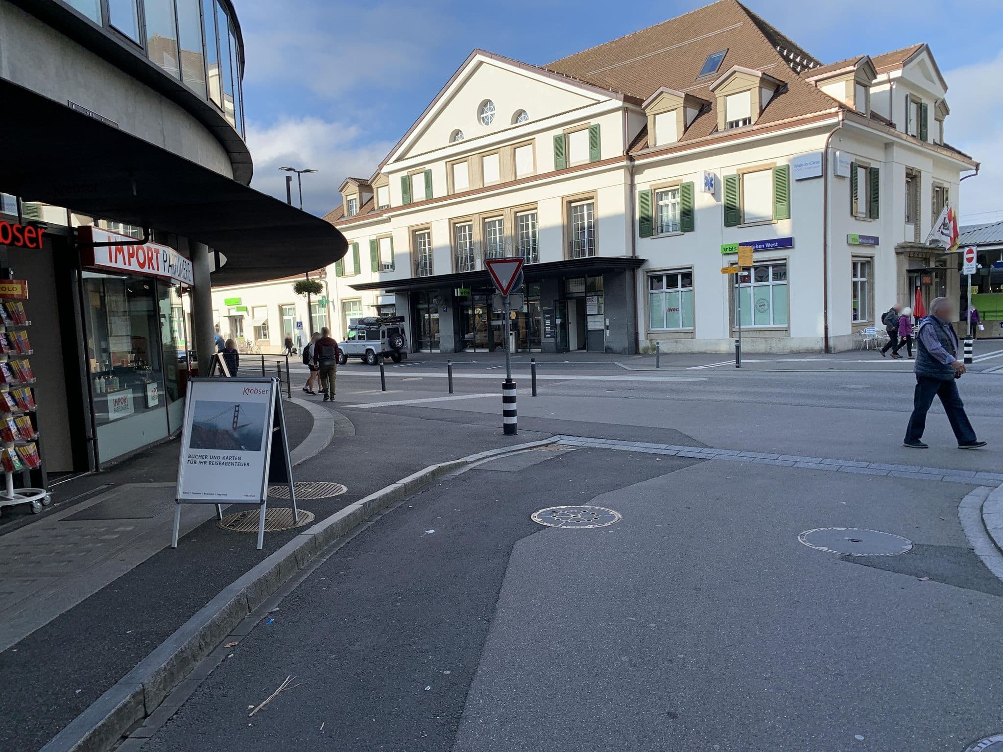 Street view near 치코민박, Unterseen — © robot8a (CC BY-SA · Mapillary)