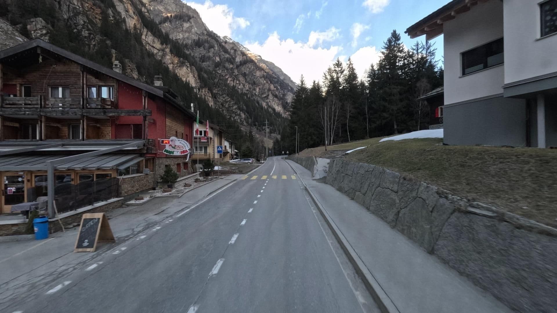 Street view near Hotel zum Frävler St. Niklaus, Sankt Niklaus — © bct (CC BY-SA · Mapillary)