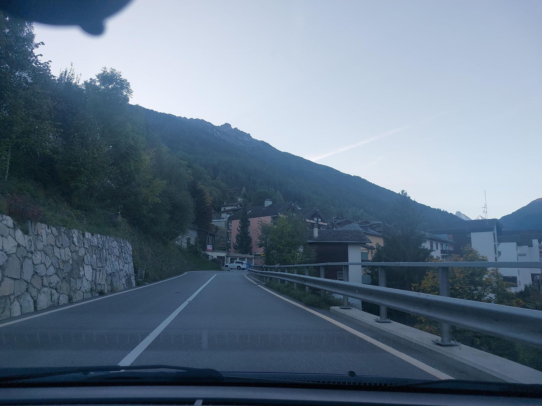 Street view near Au Manoir d'Anniviers, Chippis — © Balbenar (CC BY-SA · Mapillary)