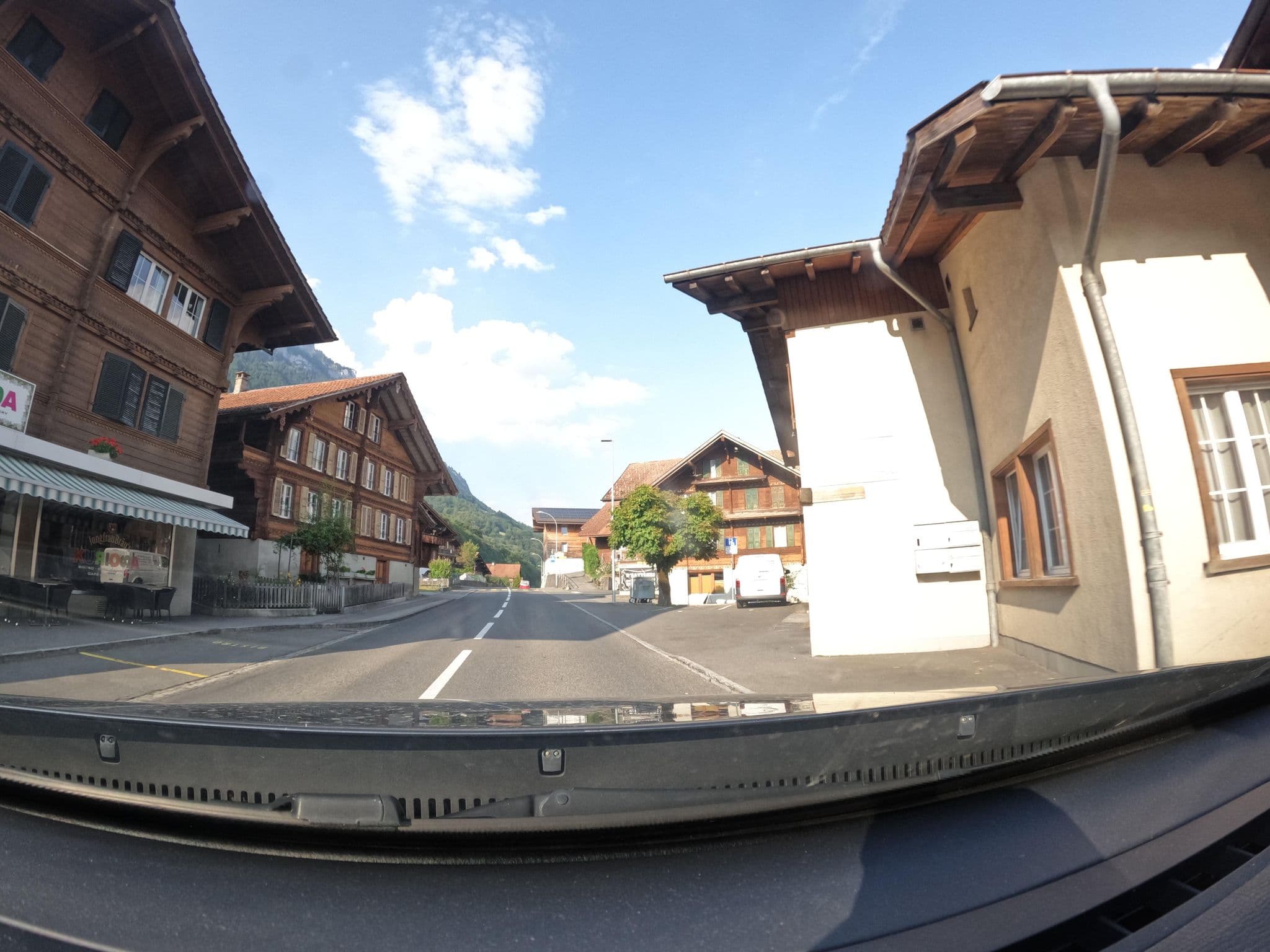 Street view near Schwizi's Apartments, Ringgenberg — © vinisa (CC BY-SA · Mapillary)