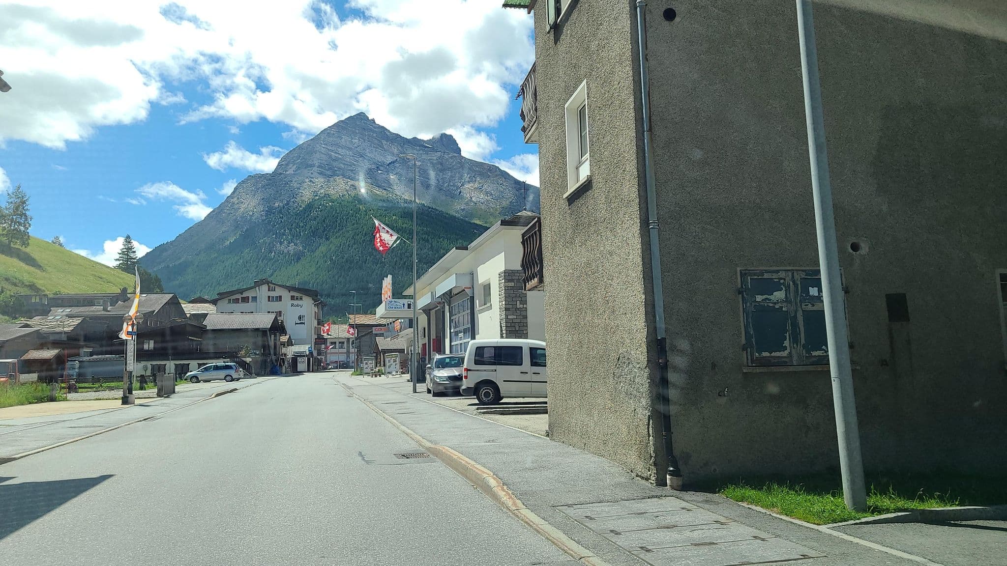 Street view near Haus Amour, Saas-Grund — © chrisbeddow (CC BY-SA · Mapillary)