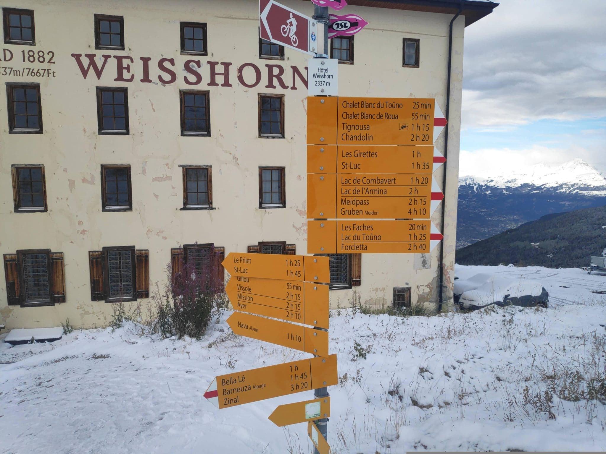 Street view near Hôtel Weisshorn sur St-Luc 2337m, Chippis — © wetenschaap (CC BY-SA · Mapillary)