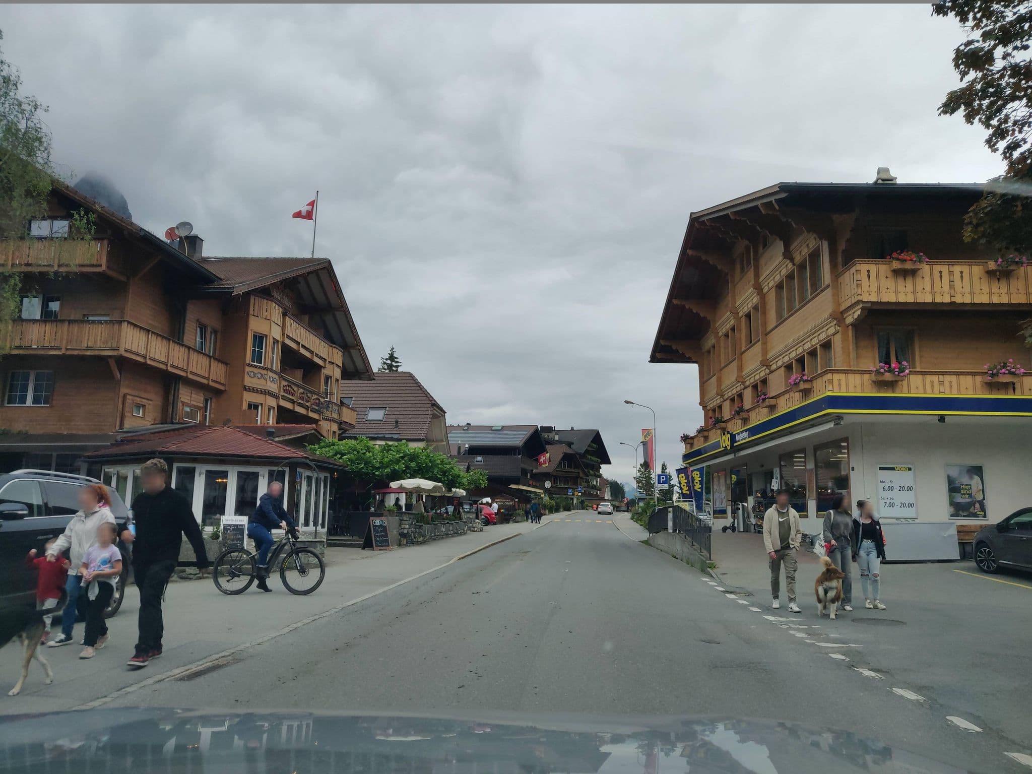 Street view near Hotel Victoria Ritter AG, Kandersteg — © Yha1 (CC BY-SA · Mapillary)
