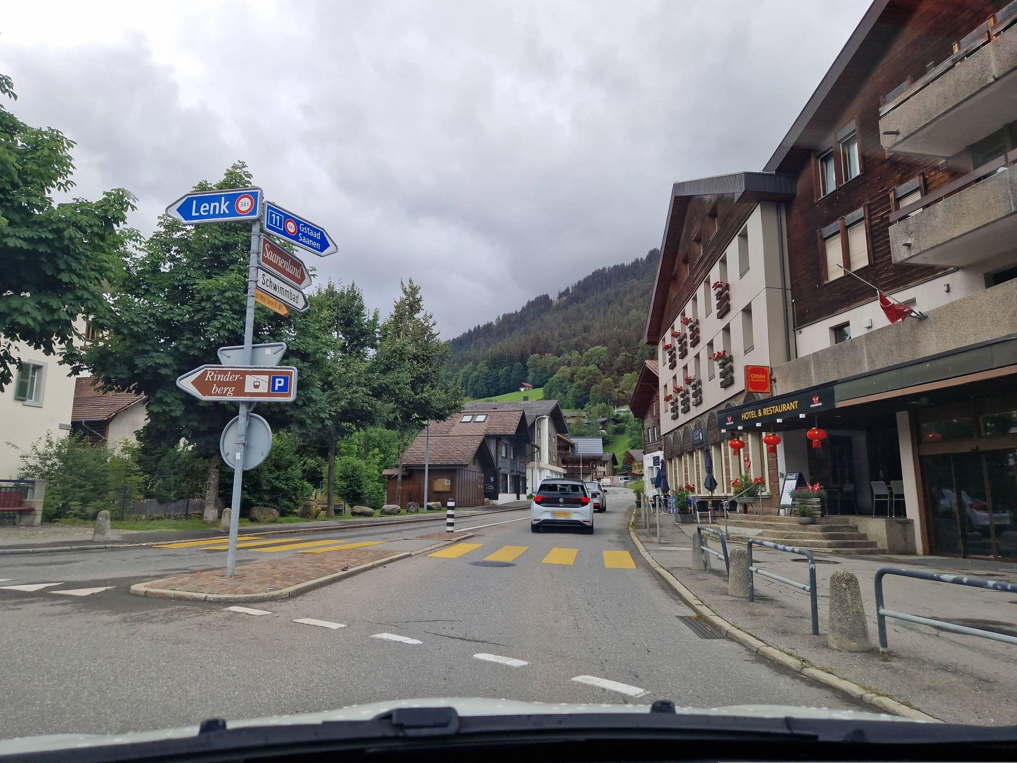 Street view near Hotel Residence, Zweisimmen — © chrisbeddow (CC BY-SA · Mapillary)