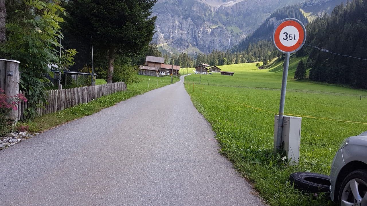 Street view near Chalet Bunderbach, Adelboden — © trac71 (CC BY-SA · Mapillary)