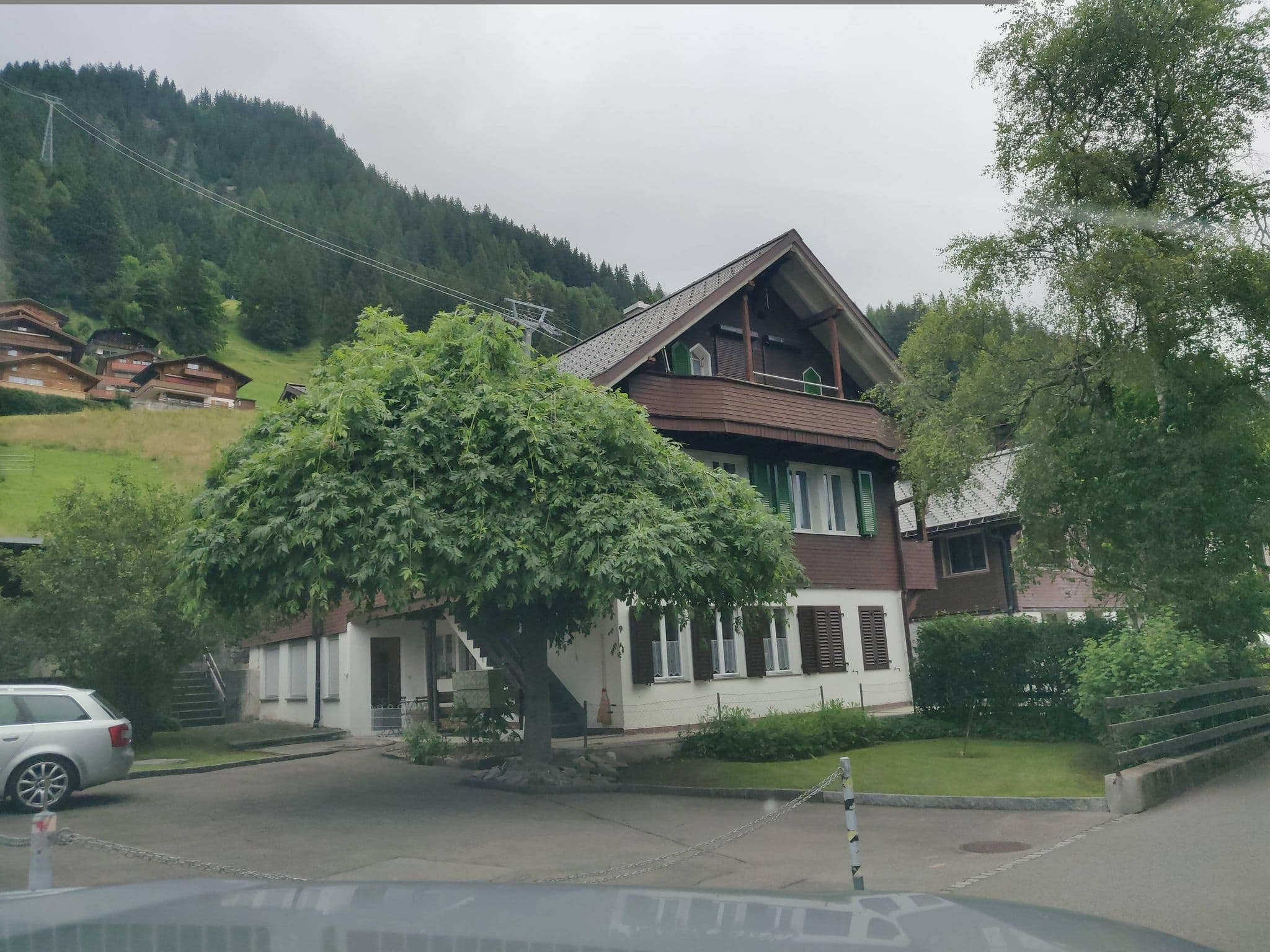 Street view near Hotel Kreuz, Adelboden — © Yha1 (CC BY-SA · Mapillary)