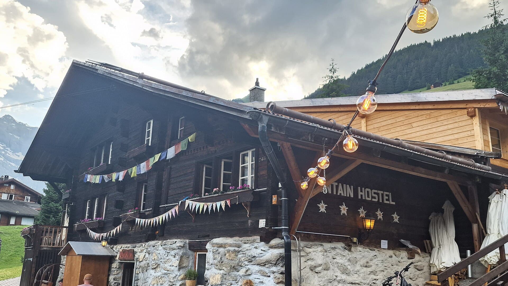 Mountain Hostel (Gimmelwald) (via Wikimedia Commons, CC BY-SA 3.0)