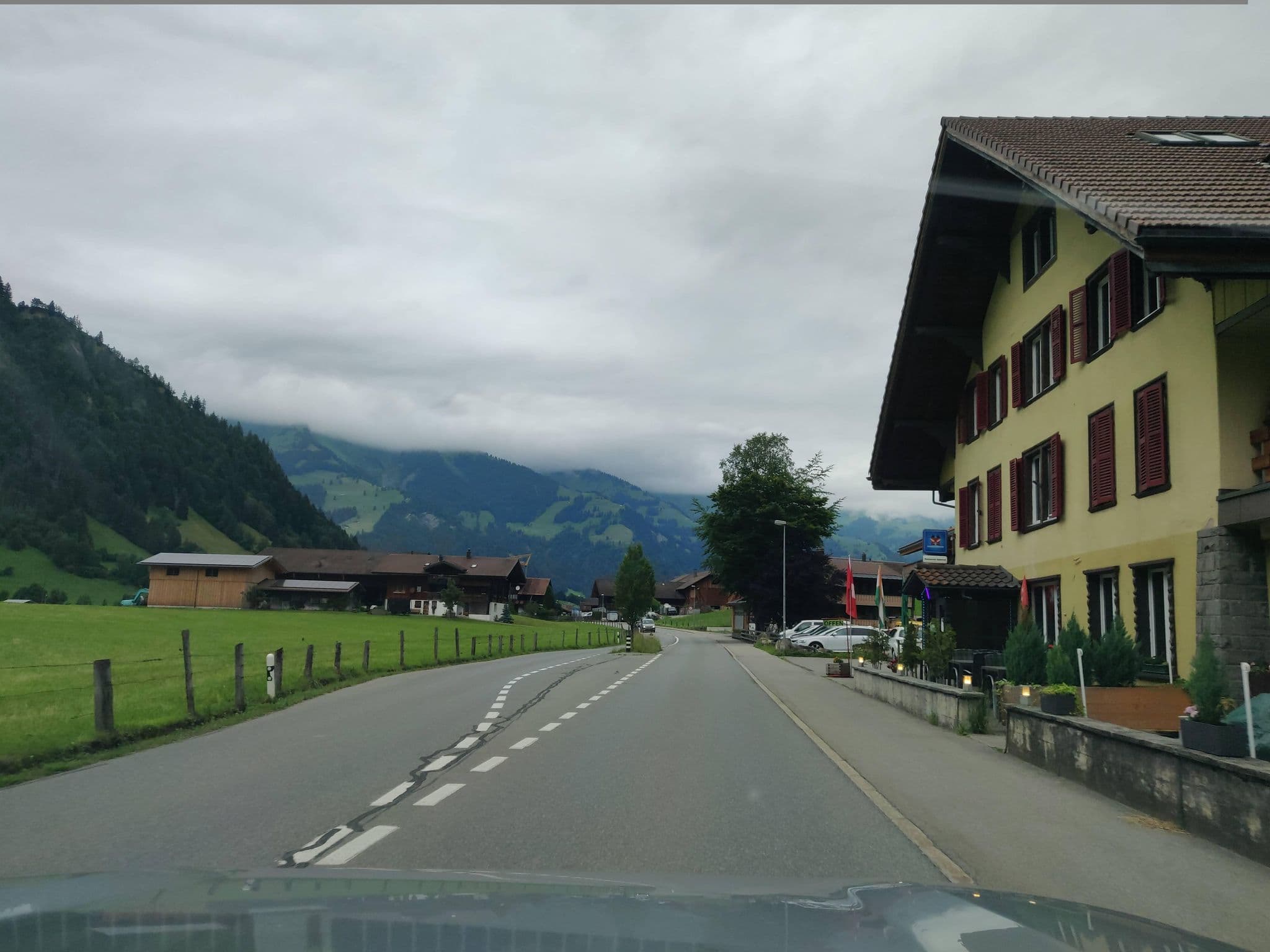 Street view near Hotel Alpenruh, Frutigen — © Yha1 (CC BY-SA · Mapillary)