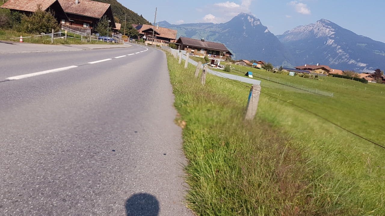 Street view near Hotel-restaurant Bärgsunne, Spiez — © trac71 (CC BY-SA · Mapillary)