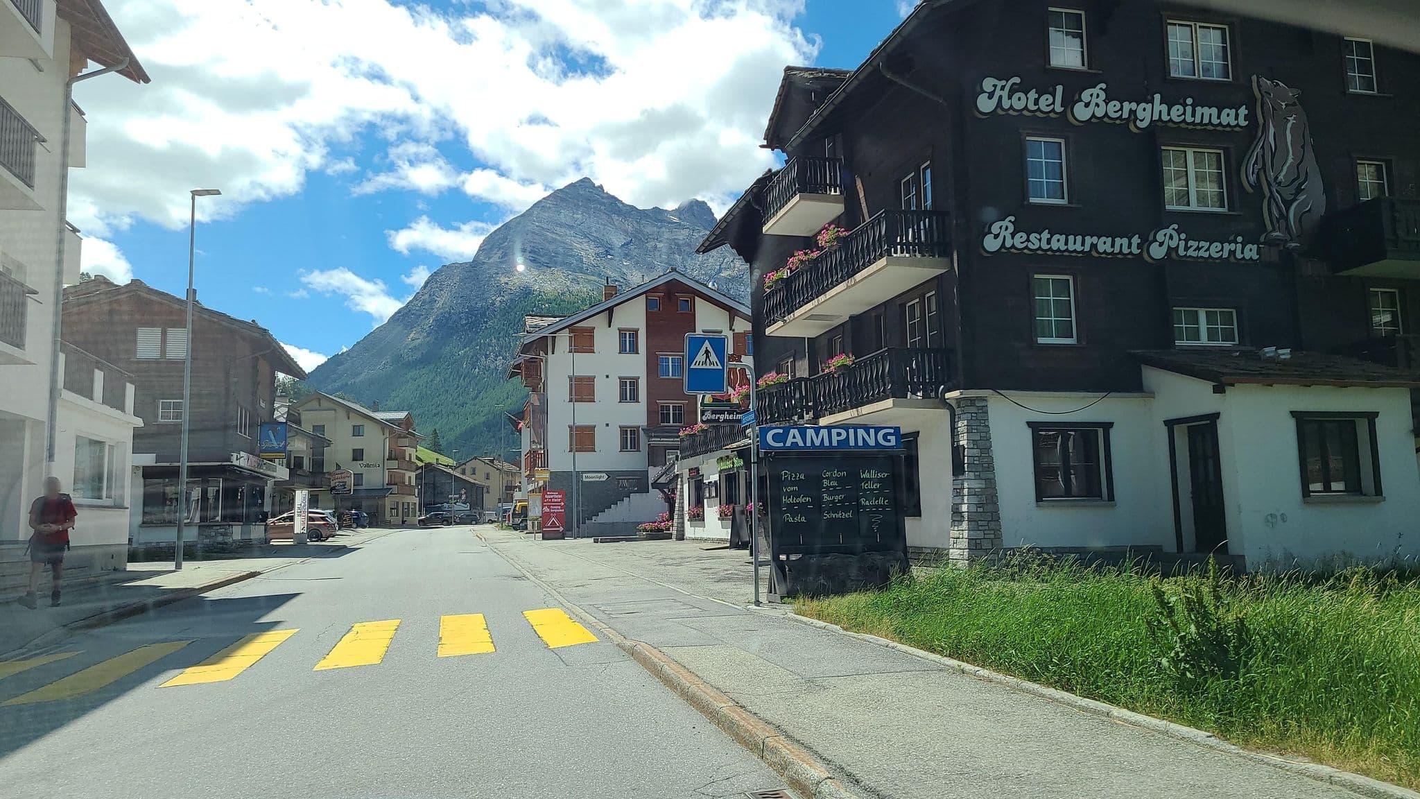 Street view near Ferienhaus Panorama, Saas-Grund — © chrisbeddow (CC BY-SA · Mapillary)