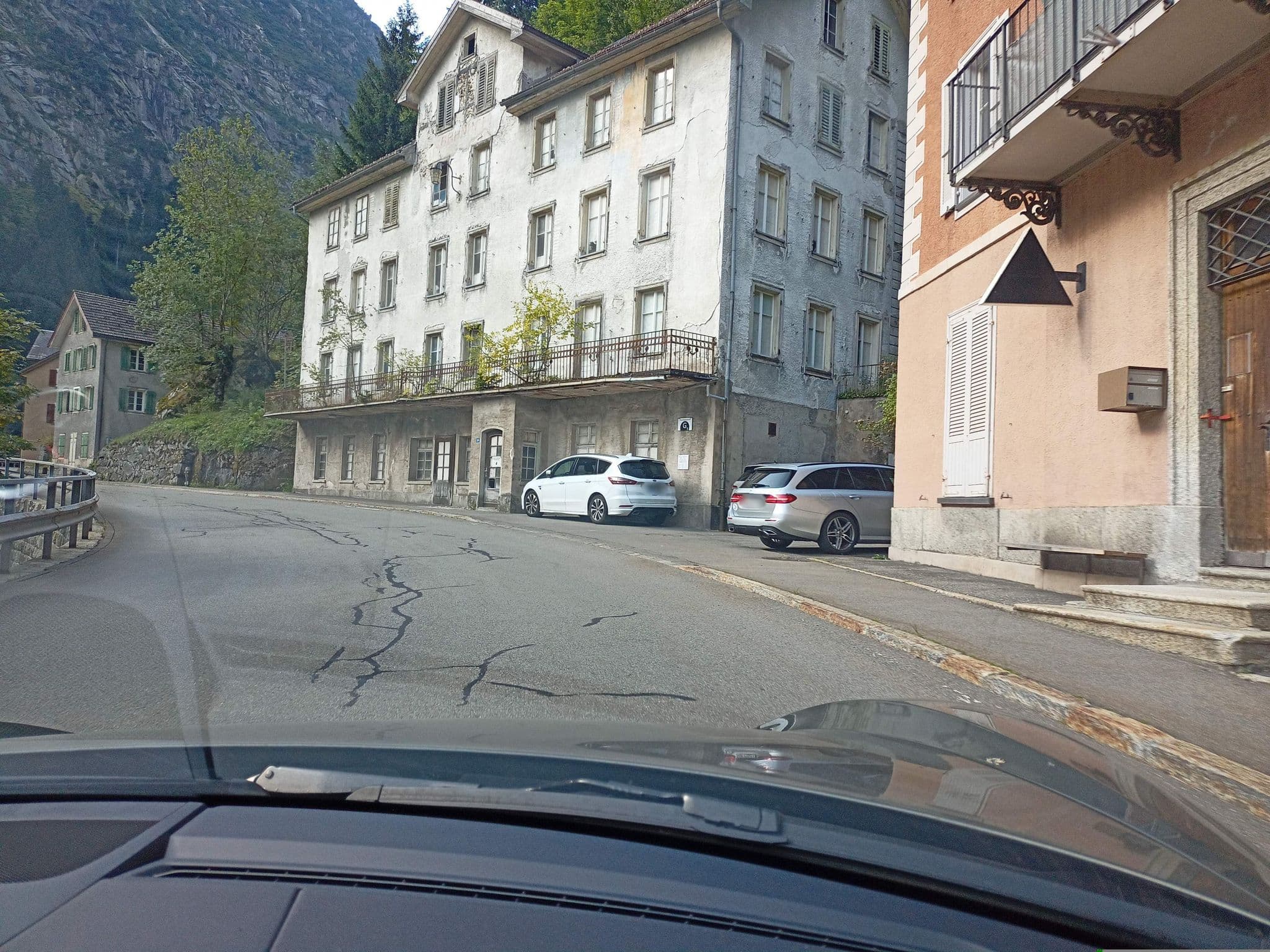 Street view near Herberge Touristenzimmer, Andermatt — © xdTAGCLAN (CC BY-SA · Mapillary)