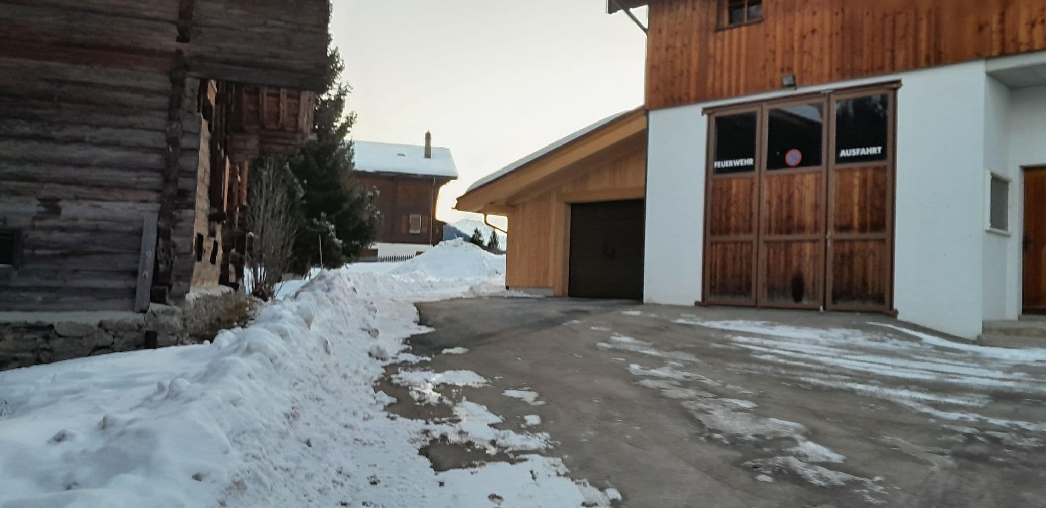 Street view near Hotel Gommerhof Reckingen-Gluringen, Fiesch — © baseltor (CC BY-SA · Mapillary)