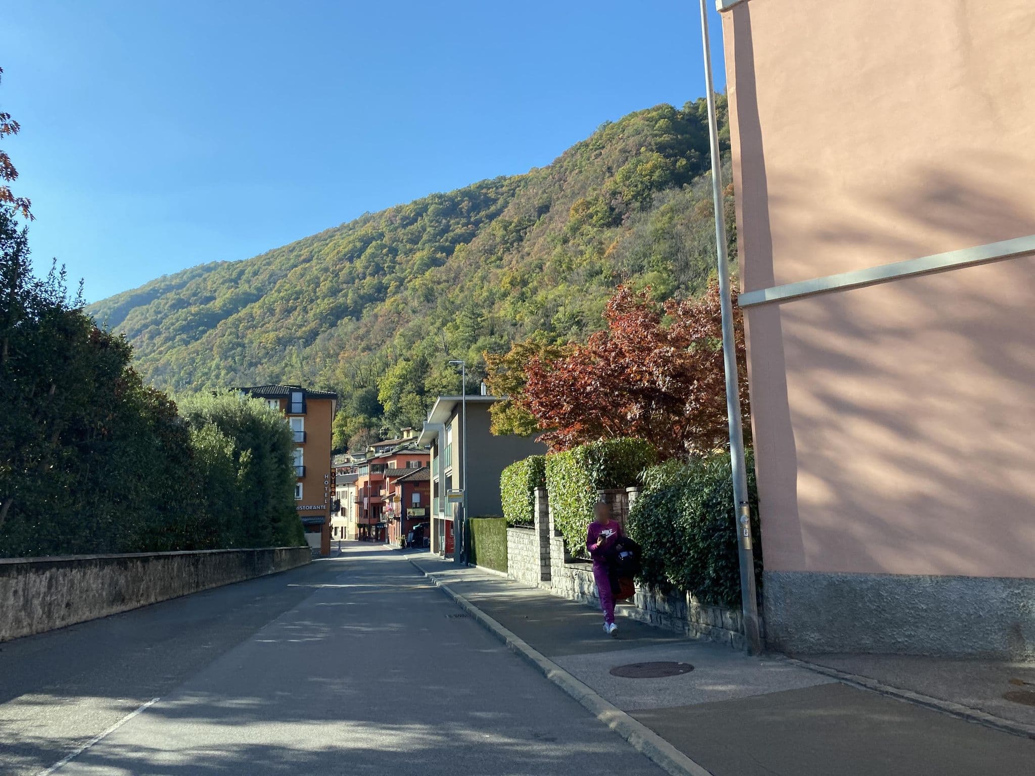 Street view near Hotel Villa Pace, Melide — © chrisbeddow (CC BY-SA · Mapillary)