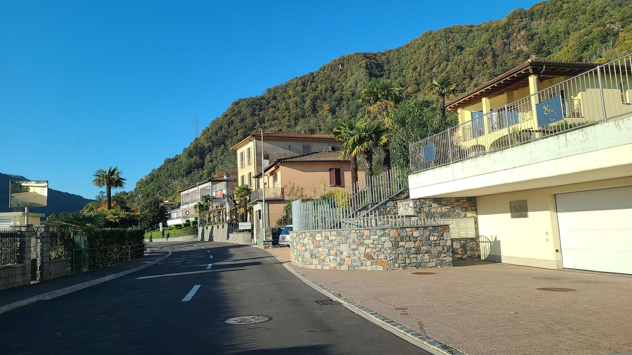 Street view near Albergo Garni Iris, Melide — © chrisbeddow (CC BY-SA · Mapillary)