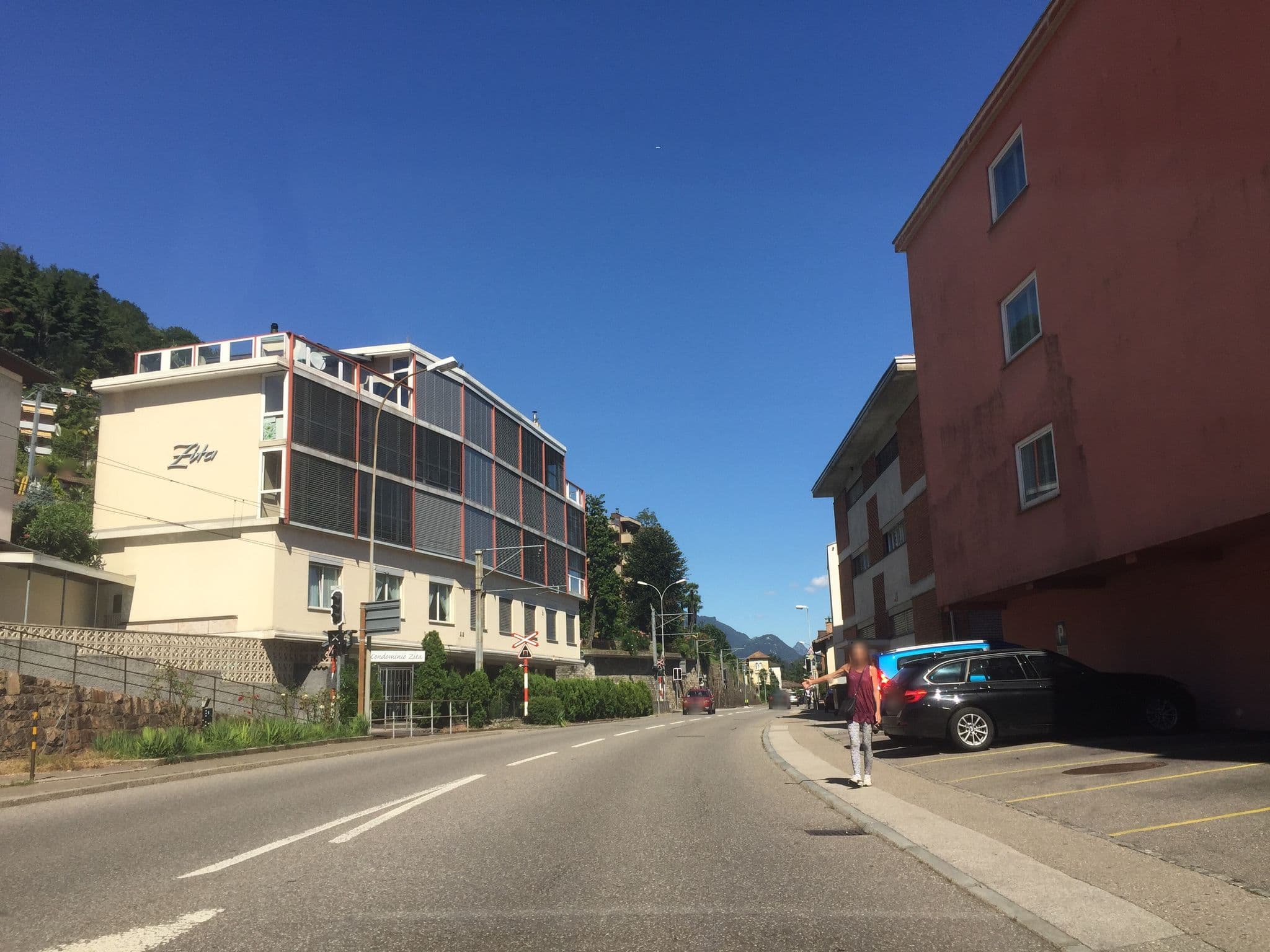 Street view near Tresa Bay Hotel, Caslano — © tubeli (CC BY-SA · Mapillary)