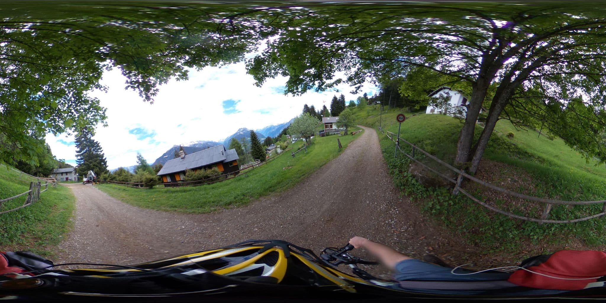 Street view near Albergo Colonia Montana, Lumino — © kaitu (CC BY-SA · Mapillary)