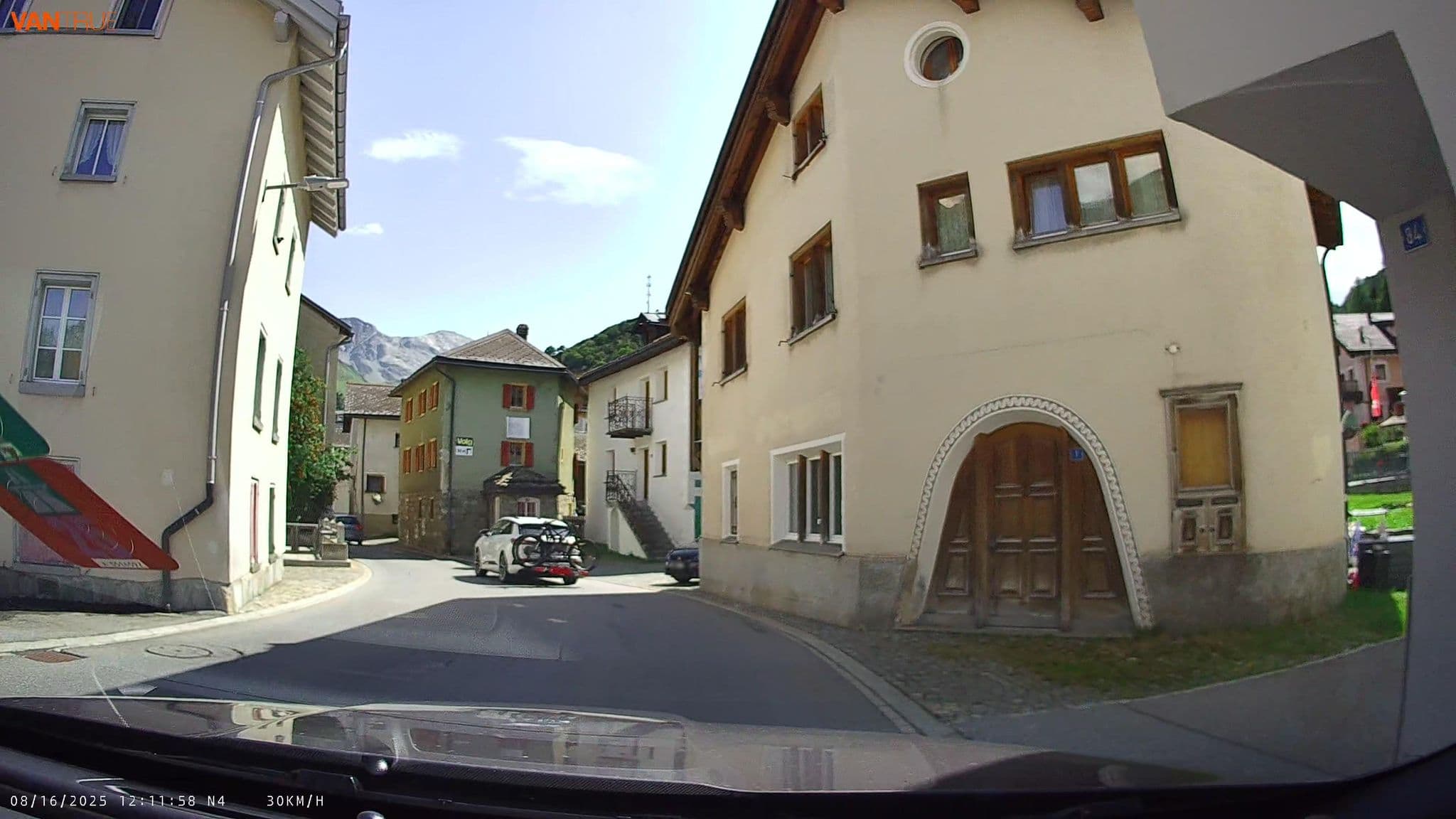 Street view near Residenza Plaza Bivio, St. Moritz — © fcignat (CC BY-SA · Mapillary)