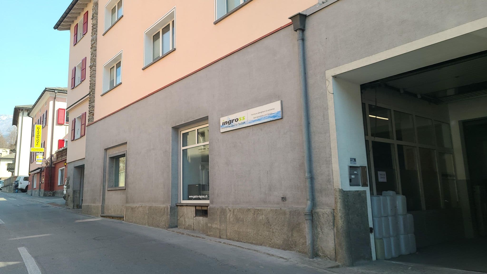 Street view near Albergo Altavilla Hotel Poschiavo, Poschiavo — © chrisbeddow (CC BY-SA · Mapillary)