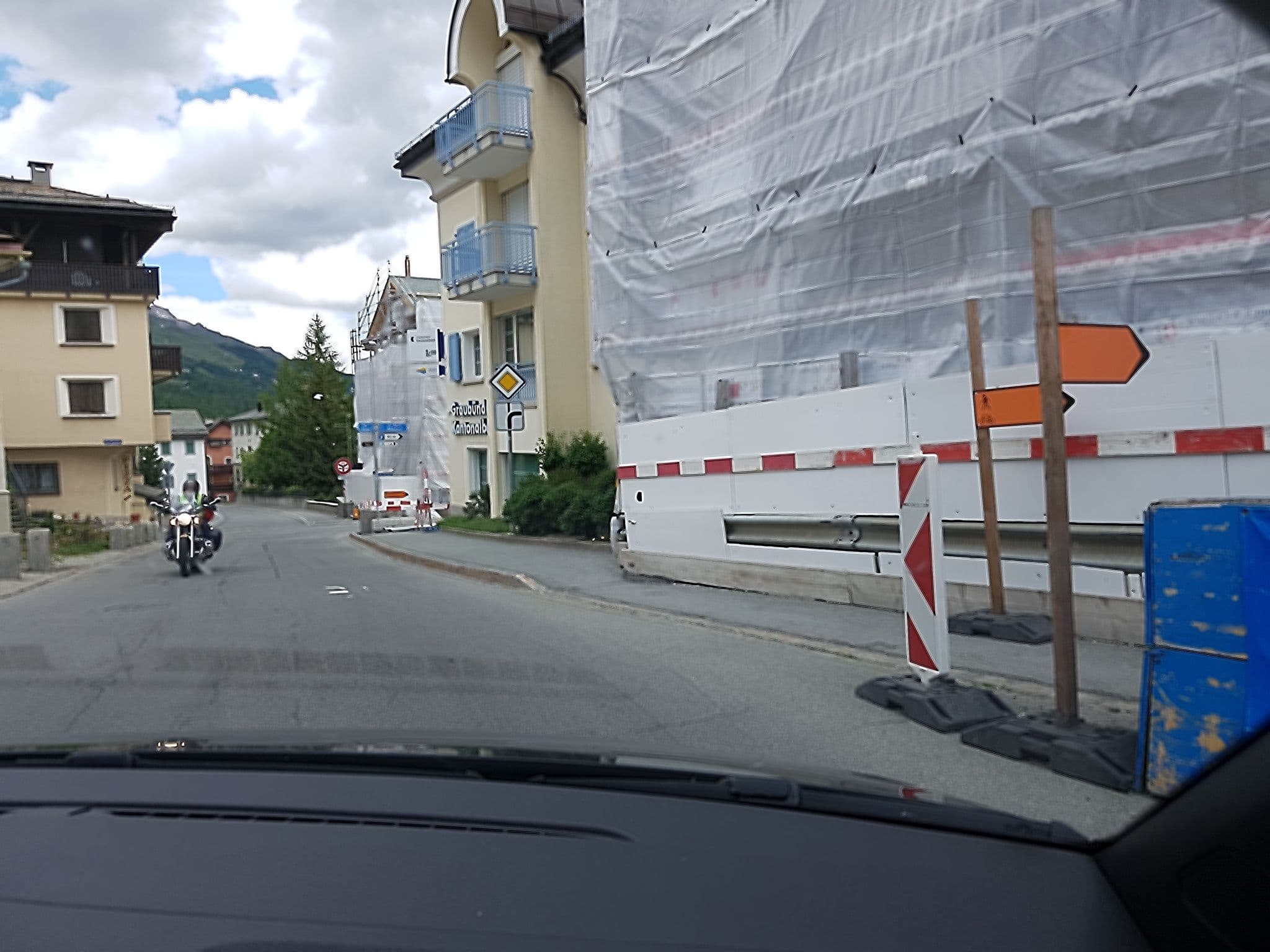 Street view near Albana Lodge, St. Moritz — © axe (CC BY-SA · Mapillary)
